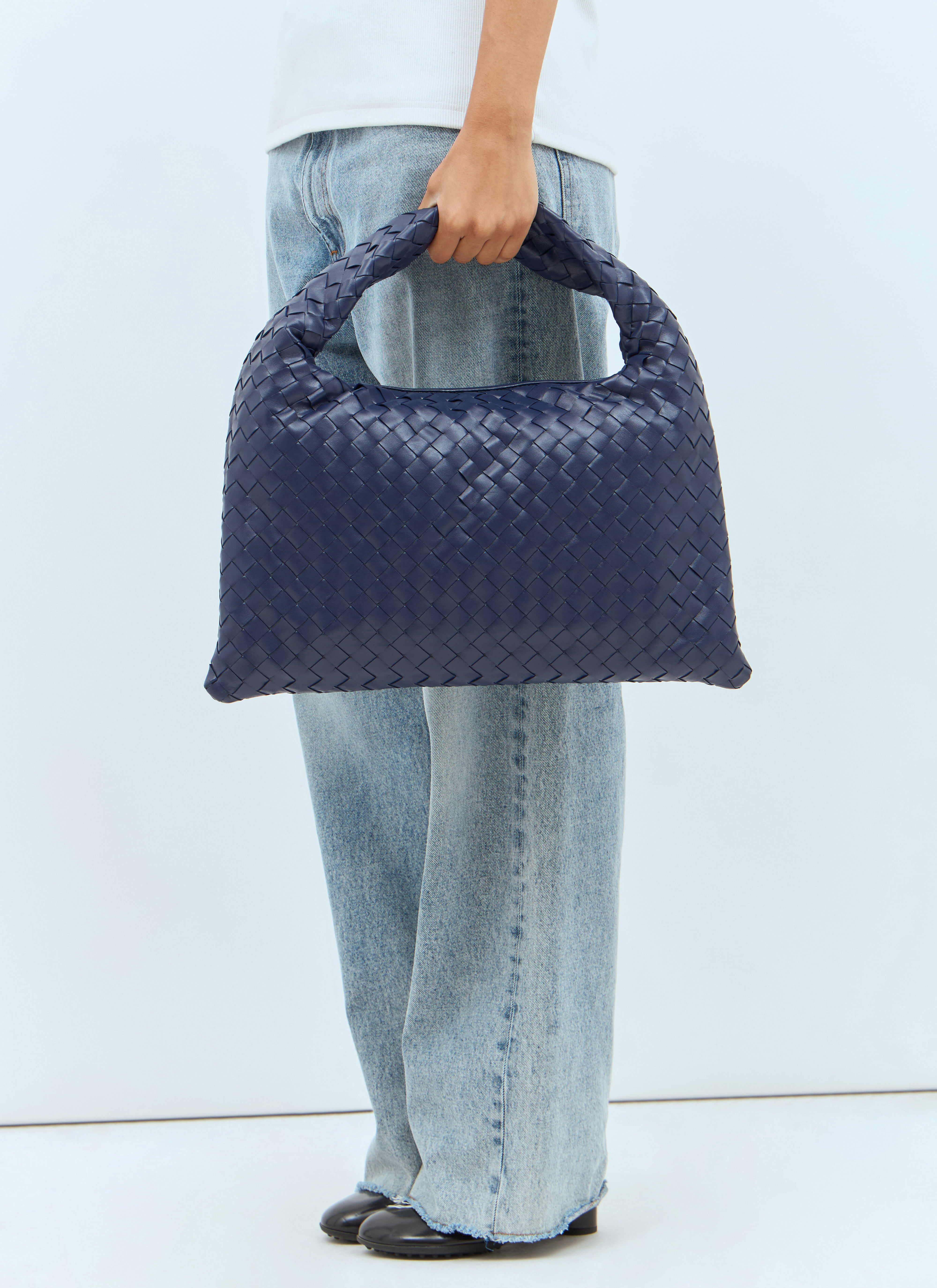 【関税込み】Bottega Veneta ネイビー スモール Hop バッグ Bottega Veneta Women's' Small Hop Shoulder Bag in Navy | LN-CC®