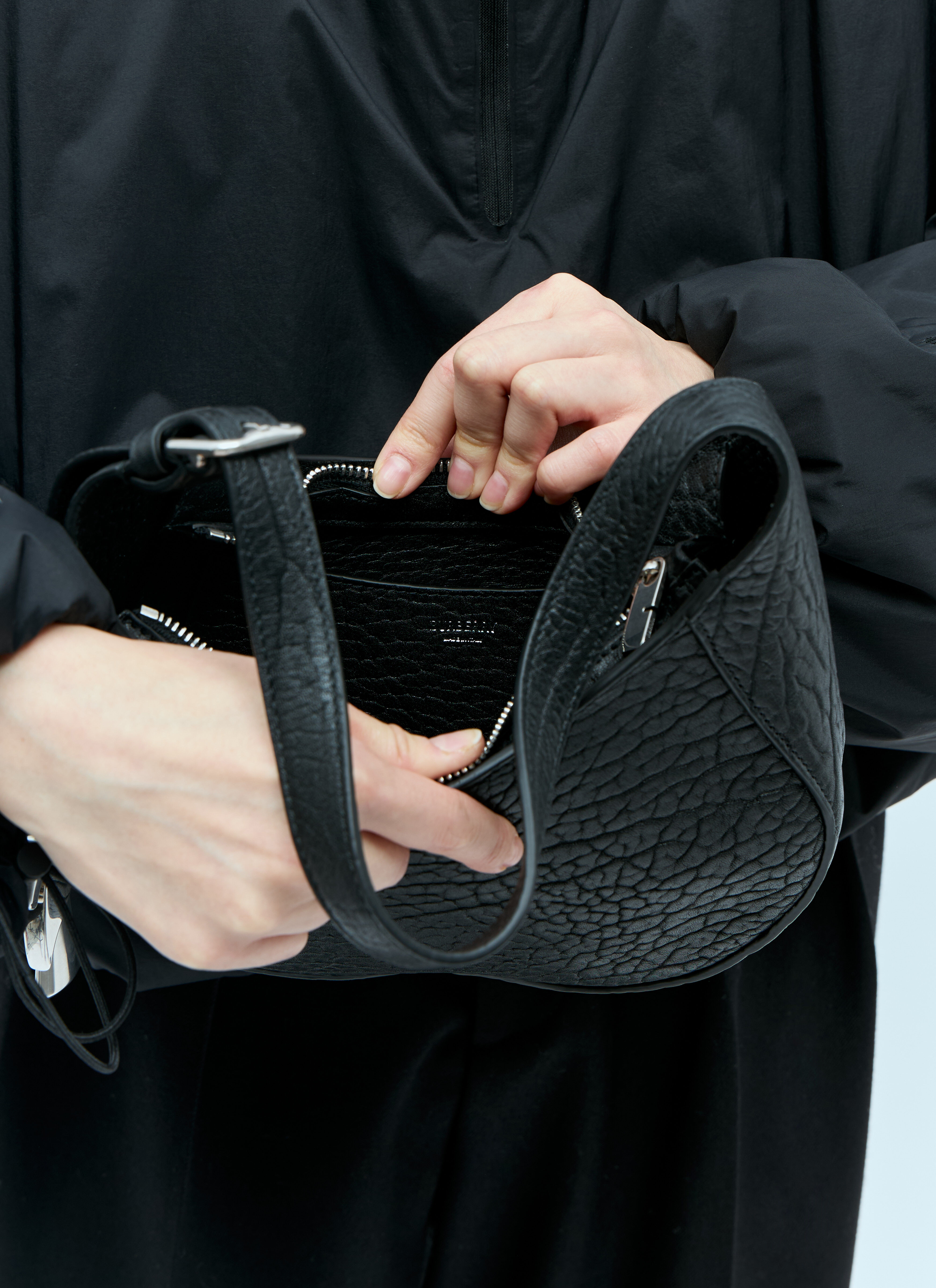 【関税&送料込】Burberry Black Leather Small Chess Shoulder Burberry Small Chess Shoulder Bag | Black | FARFETCH JO