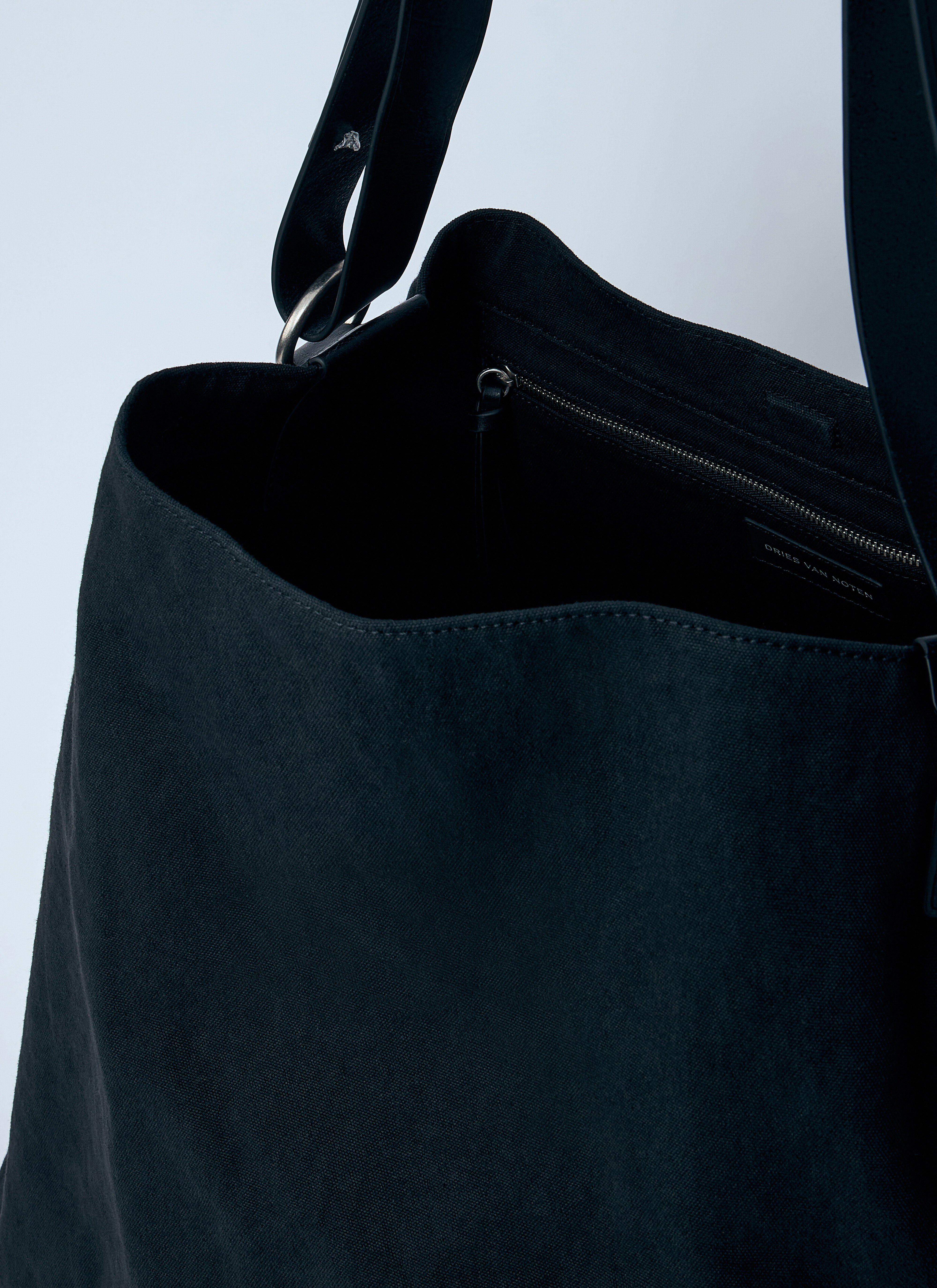 ショルダーバッグ DRIES VAN NOTEN Men Shoulder Bags 021508 798 701 Black Dries Van Noten Men's Grained Leather Shoulder Bag | Neiman