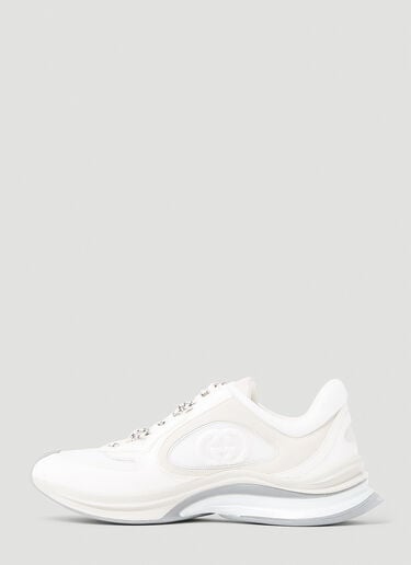 绒面革徽标压花跑鞋。 Gucci 绒面革徽标压花跑鞋。 白色 guc0153075