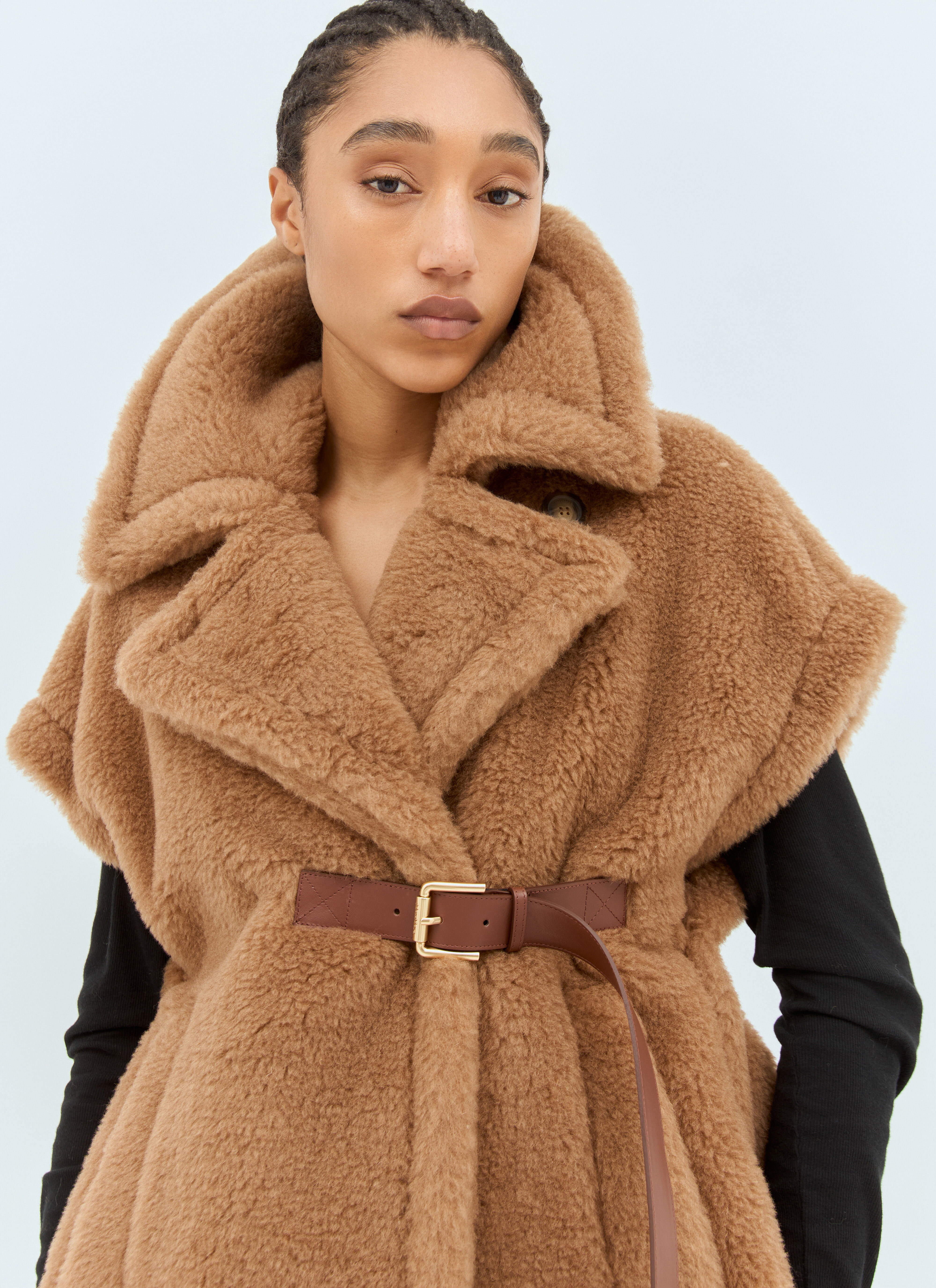 ポンチョ・ケープ MAX MARA CAMEL-COLOURED CAPE IN TEDDY FABRIC Max Mara Camel-coloured cape in Teddy fabric | TheDoubleF