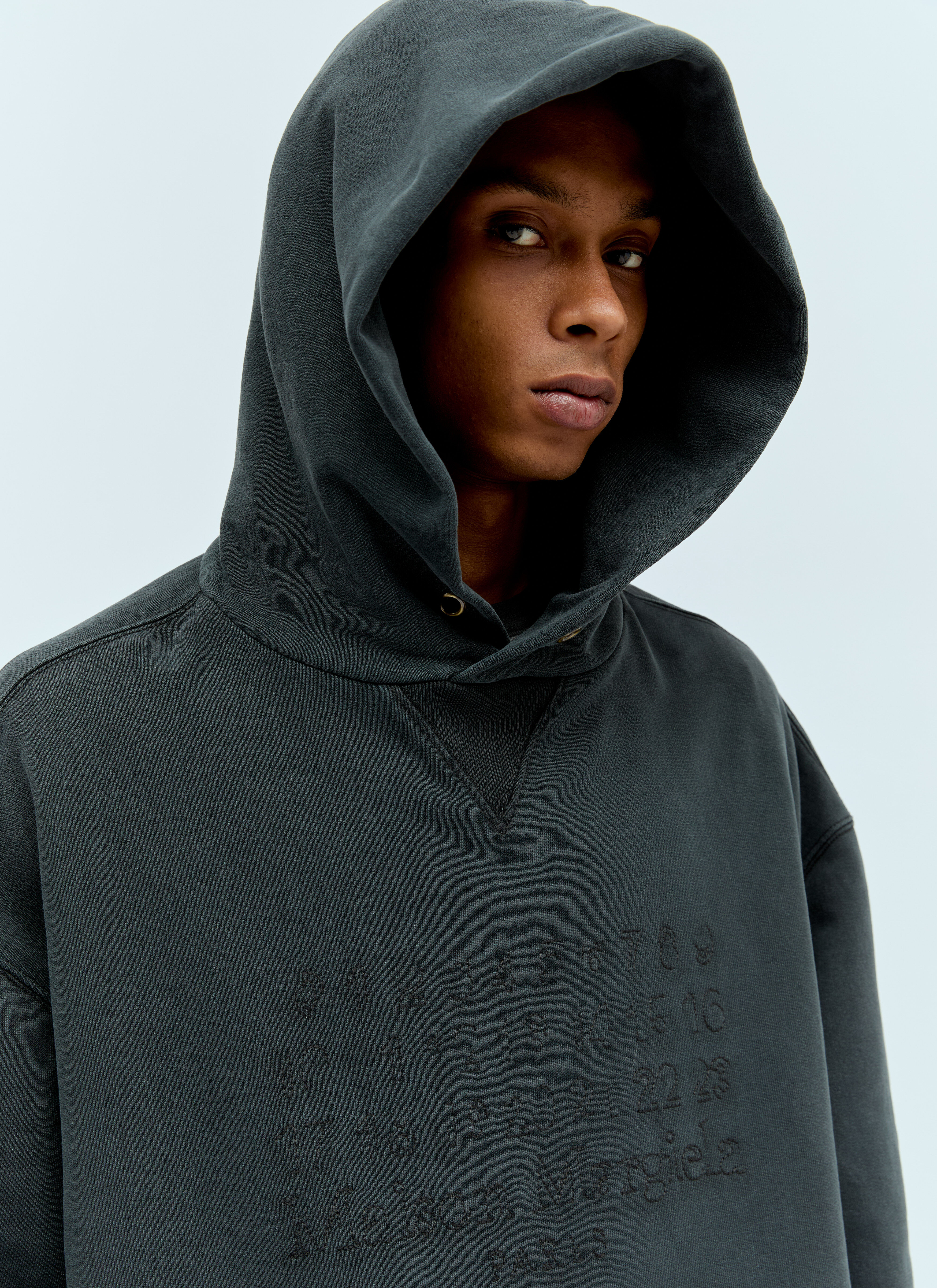 トップス Maison Margiela REVERSE LOGO HOODIE Maison Margiela Men's' Reverse Logo Hooded Sweatshirt in