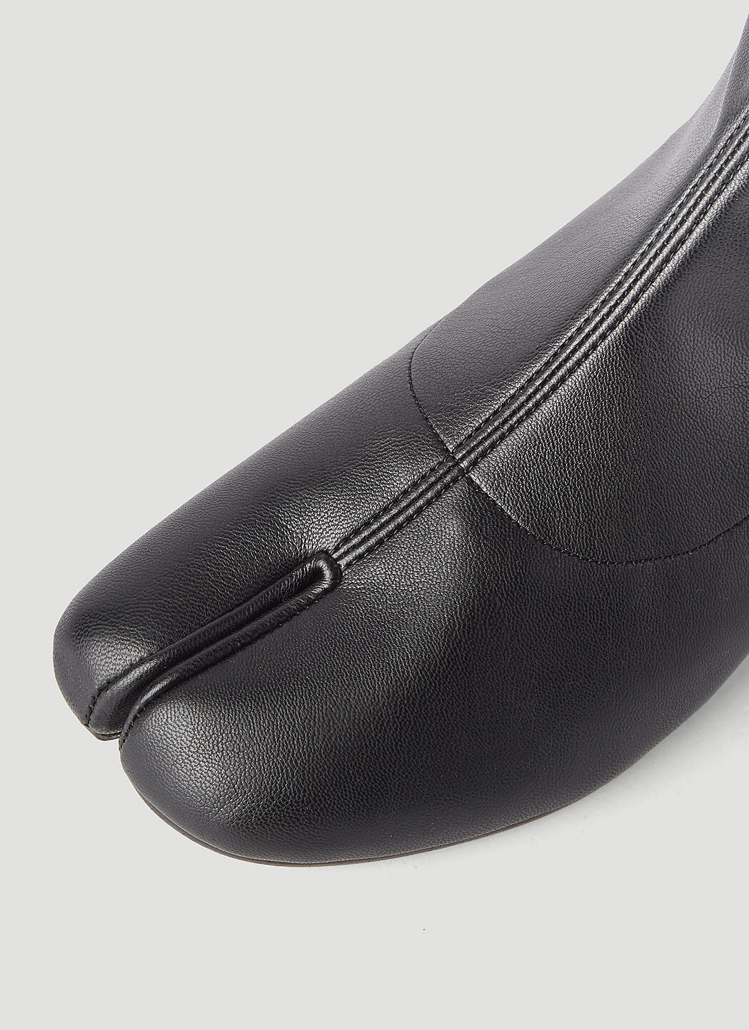 tabi_toページ Maison Margiela Tabi Loafers in Black | LN-CC