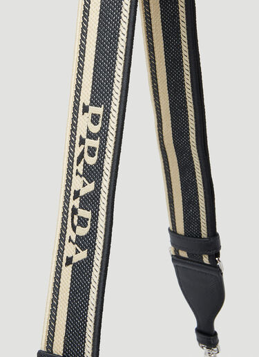 压纹三角斜挎包 Prada 压纹三角斜挎包 黑色 pra0152096