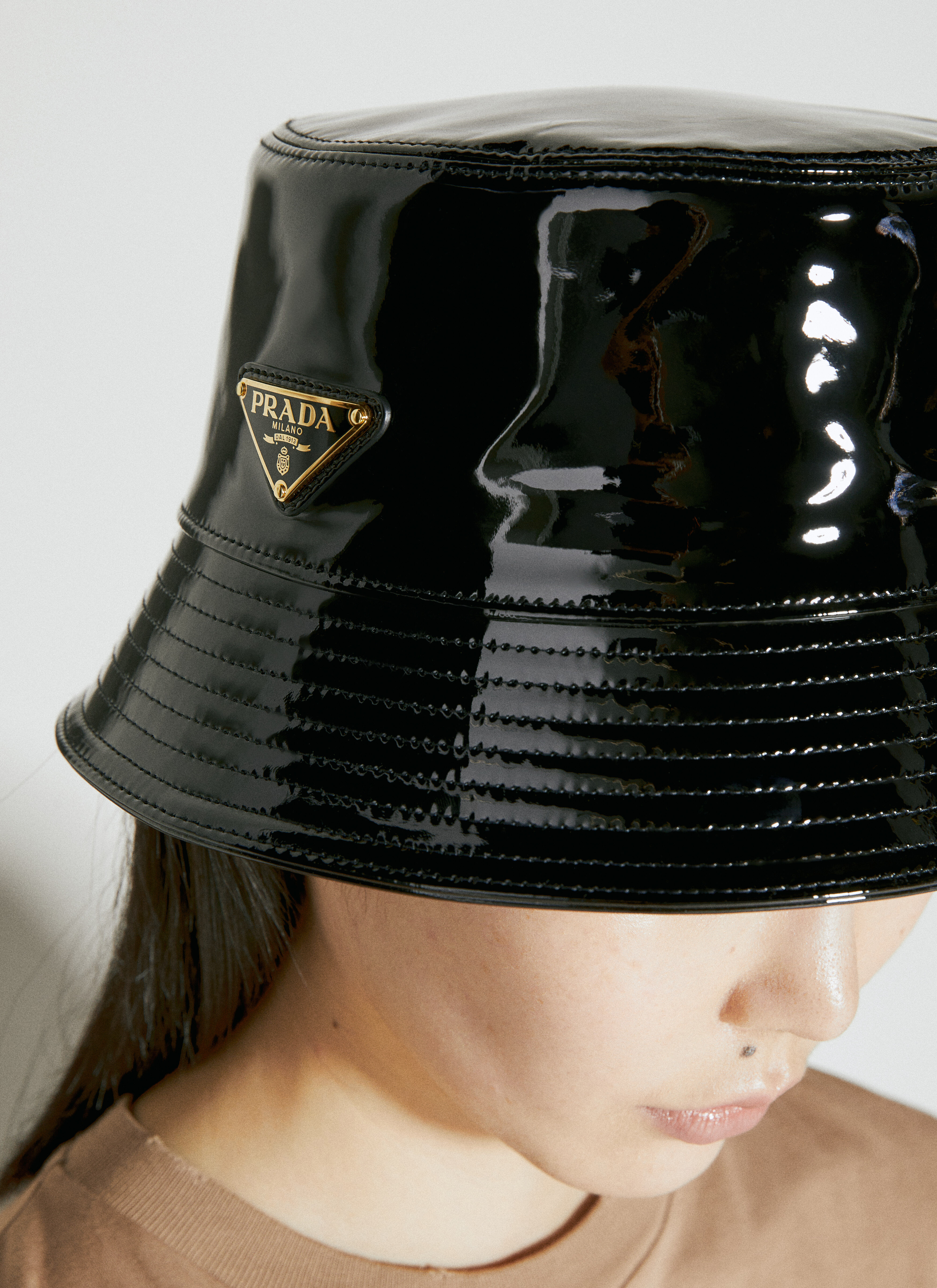ハット PRADA LOGO-DETAILED PATENT LEATHER BUCKET HAT Prada: Women's Patent Leather Bucket Hat (Black) | DSMNY E-SHOP