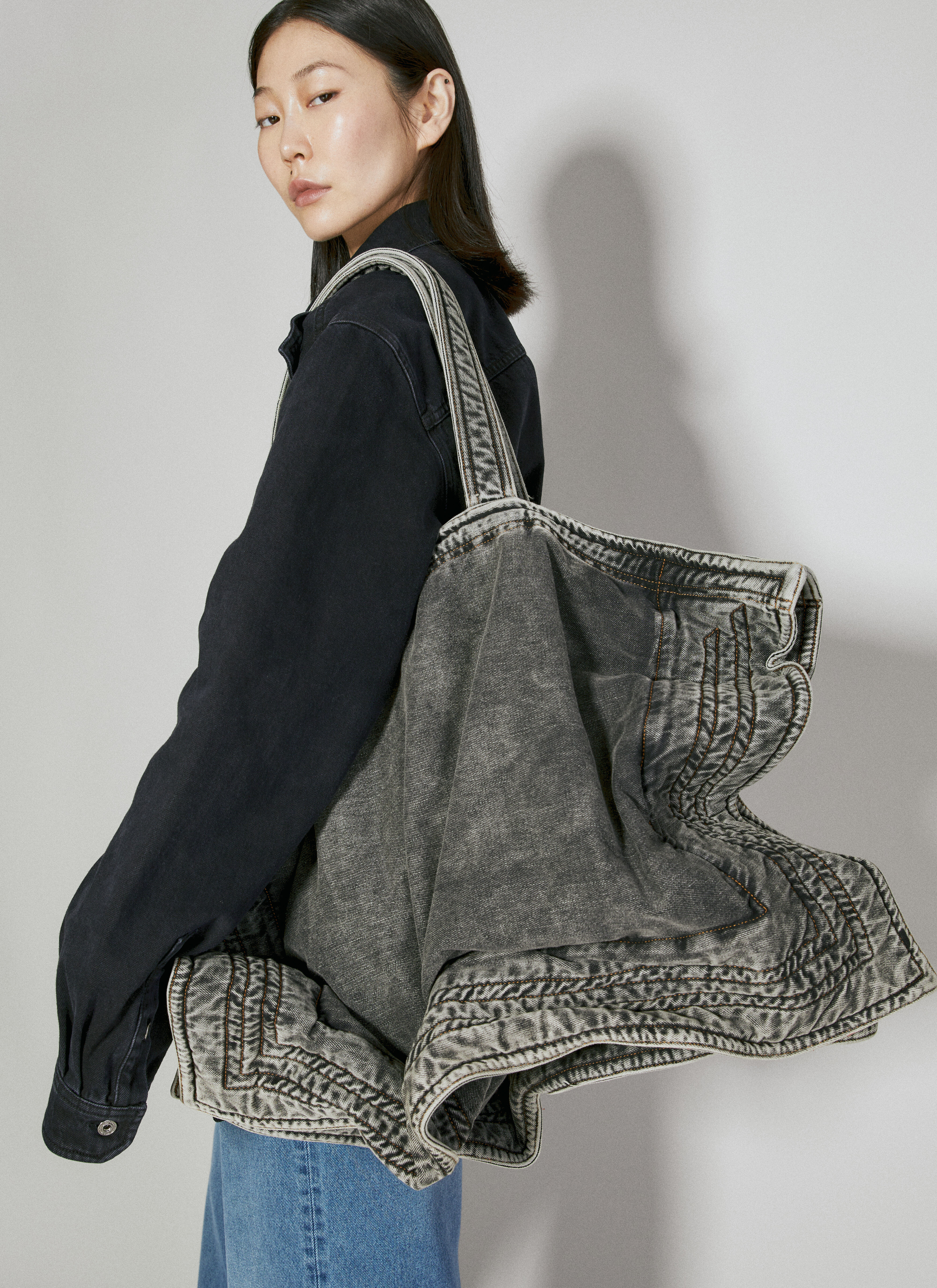 Y/Project Wire デニム トートバッグ マキシ 新品 ワイプロ Y/Project Women's' Maxy Wire Cabas Denim Bag in Black | LN-CC®