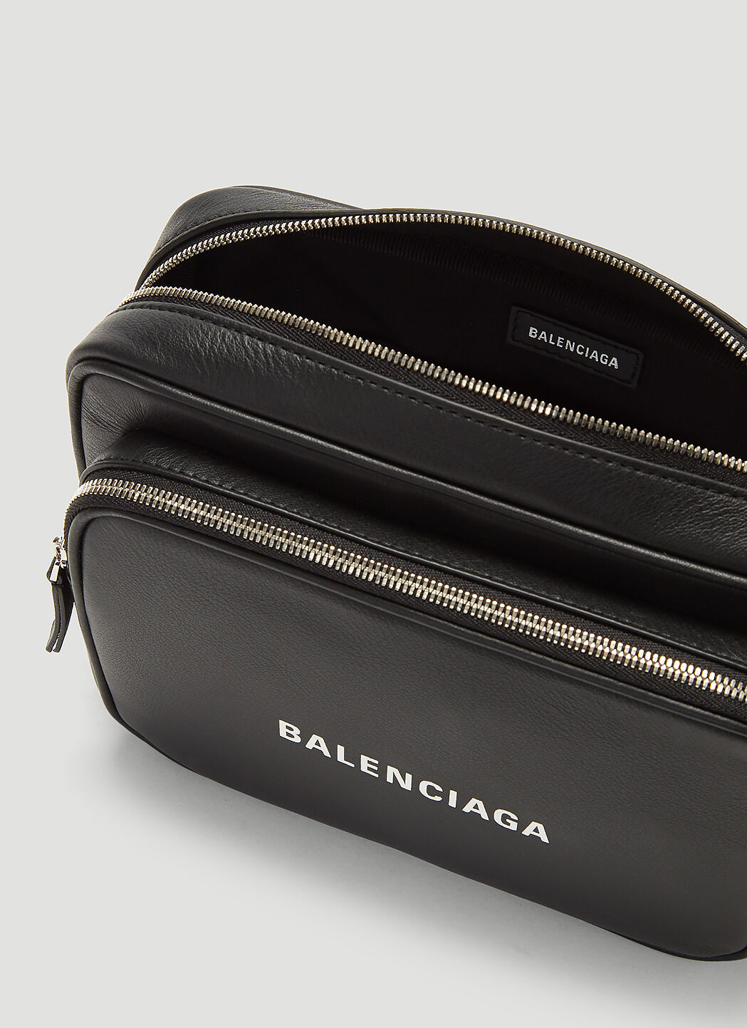 baleciaga バック Balenciaga Sneakerhead Medium Top Handle Bag | Hypebae