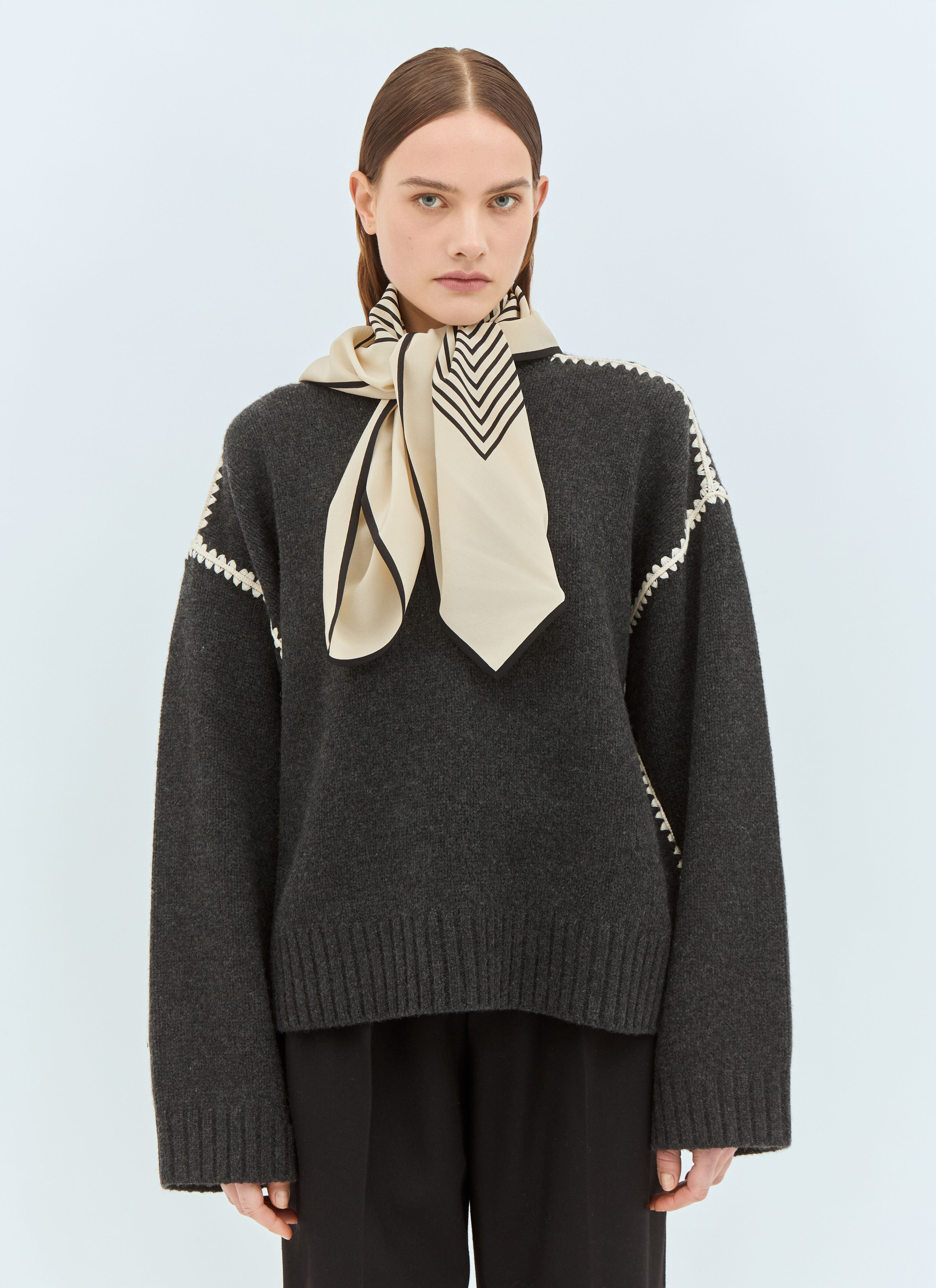 Toteme トーテム スカーフ CENTERED MONOGRAM SILK TOTEME Toteme トーテム スカーフ CENTERED MONOGRAM SILK 211