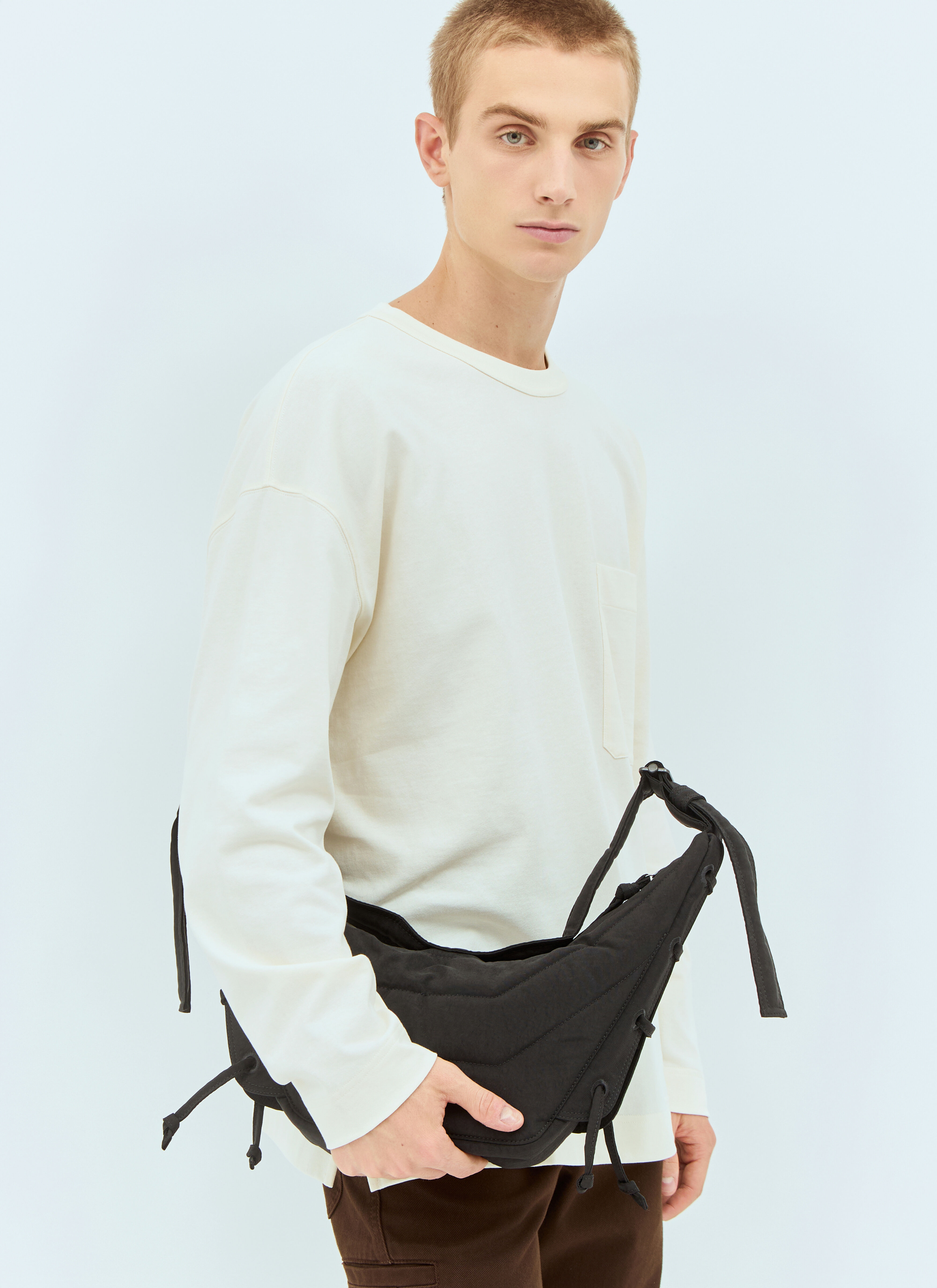 Lemaire Small Soft Game Shoulder Bag en Black pour homme | LN-CC®