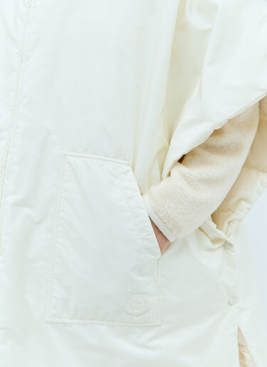 Moncler 连帽衬垫斗篷 米白色 mon0258024
