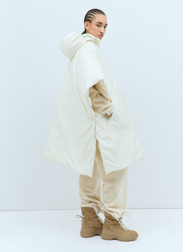 Moncler 连帽衬垫斗篷 米白色 mon0258024