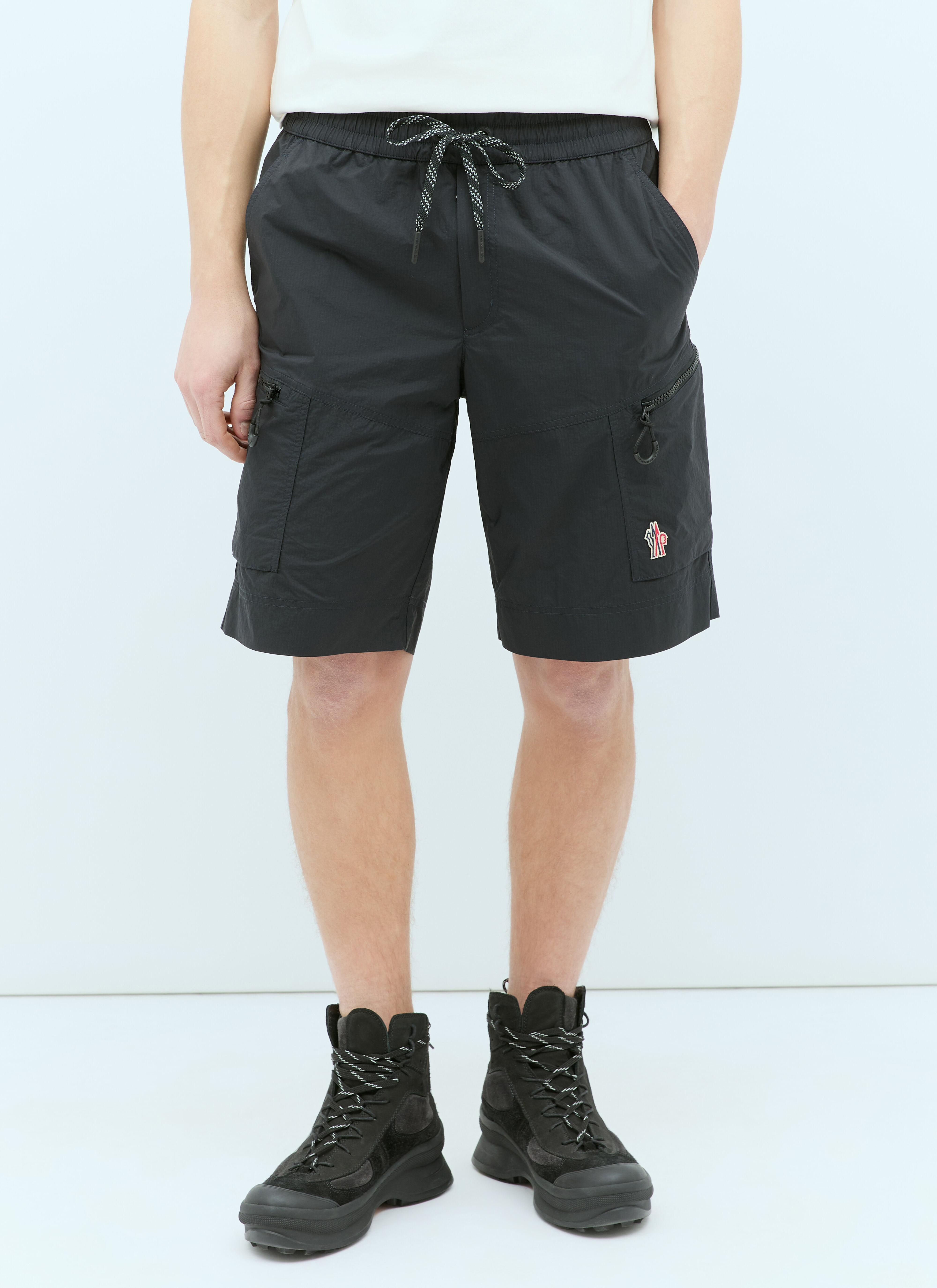 Moncler Logo Patch Drawstring Shorts Black mon0156017