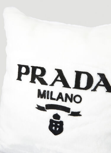 Prada 로고 인그레이빙 스퀘어 쿠션 화이트 pra0347003