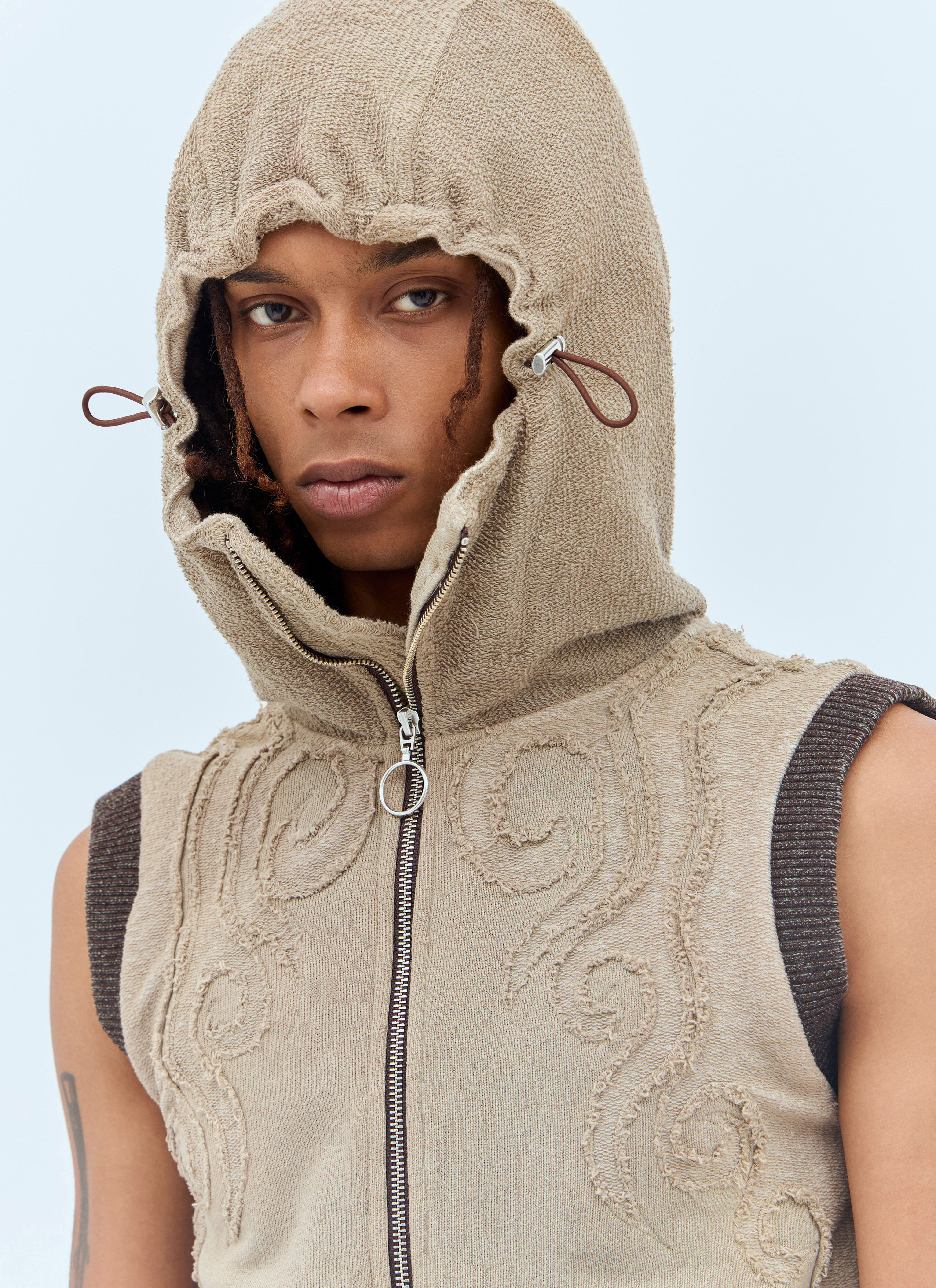 売れ筋商品 Constantinou Charlie Men's' Beige in Vest Hooded Applique トップス
