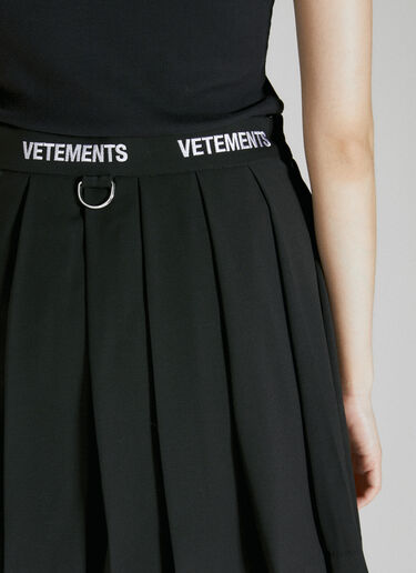 로고 프린트 스쿨 걸 스커트 VETEMENTS 로고 프린트 스쿨 걸 스커트 블랙 vet0254015