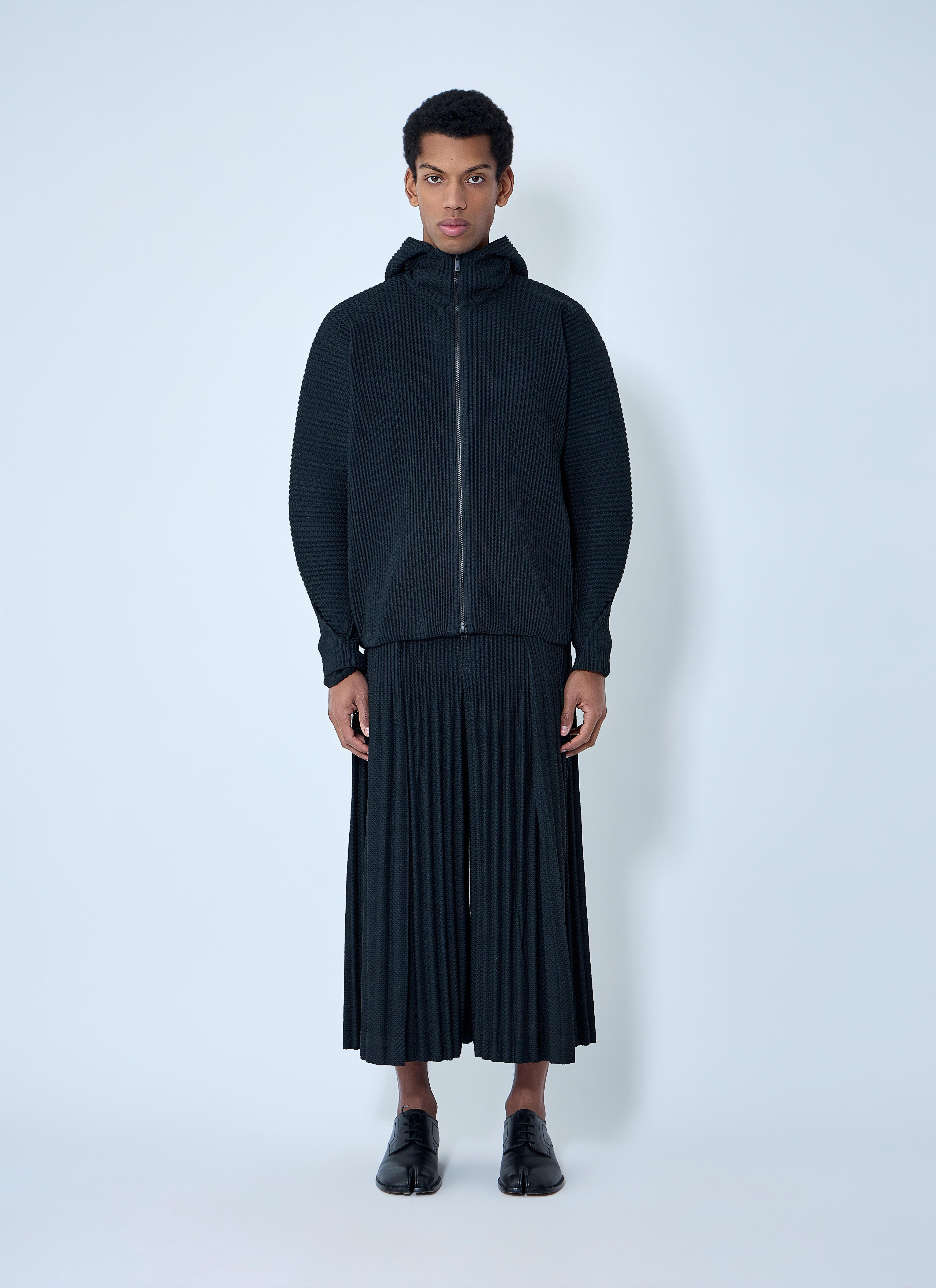 homme plisse ノースリーブ 再出品 Homme Plissé Issey Miyake Men's' Pleated Pants in Black | LN-CC®