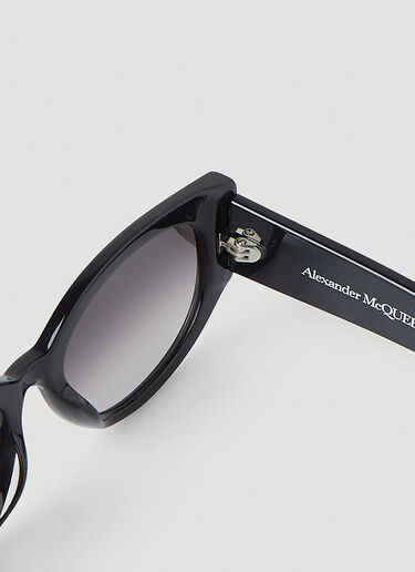 Alexander McQueen 타원형 아이 선글라스 블랙 amq0248057