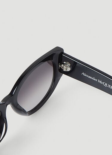 Oval Eye Sunglasses Alexander McQueen Oval Eye Sunglasses Black amq0248057