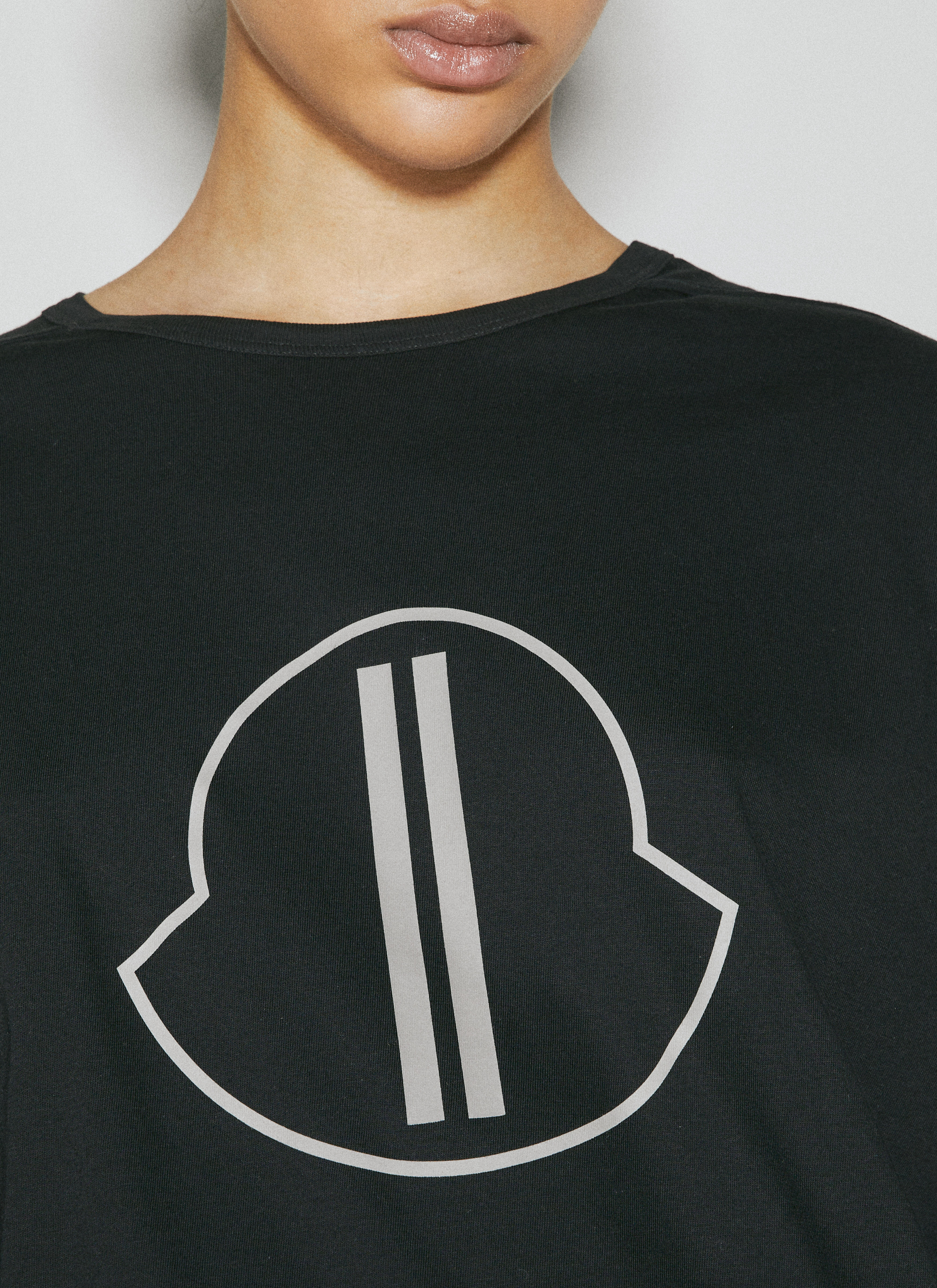 Moncler + Rick Owens レディース レベルロゴプリントTシャツ の Moncler + Rick Owens レディース レベルロゴプリントTシャツ の
