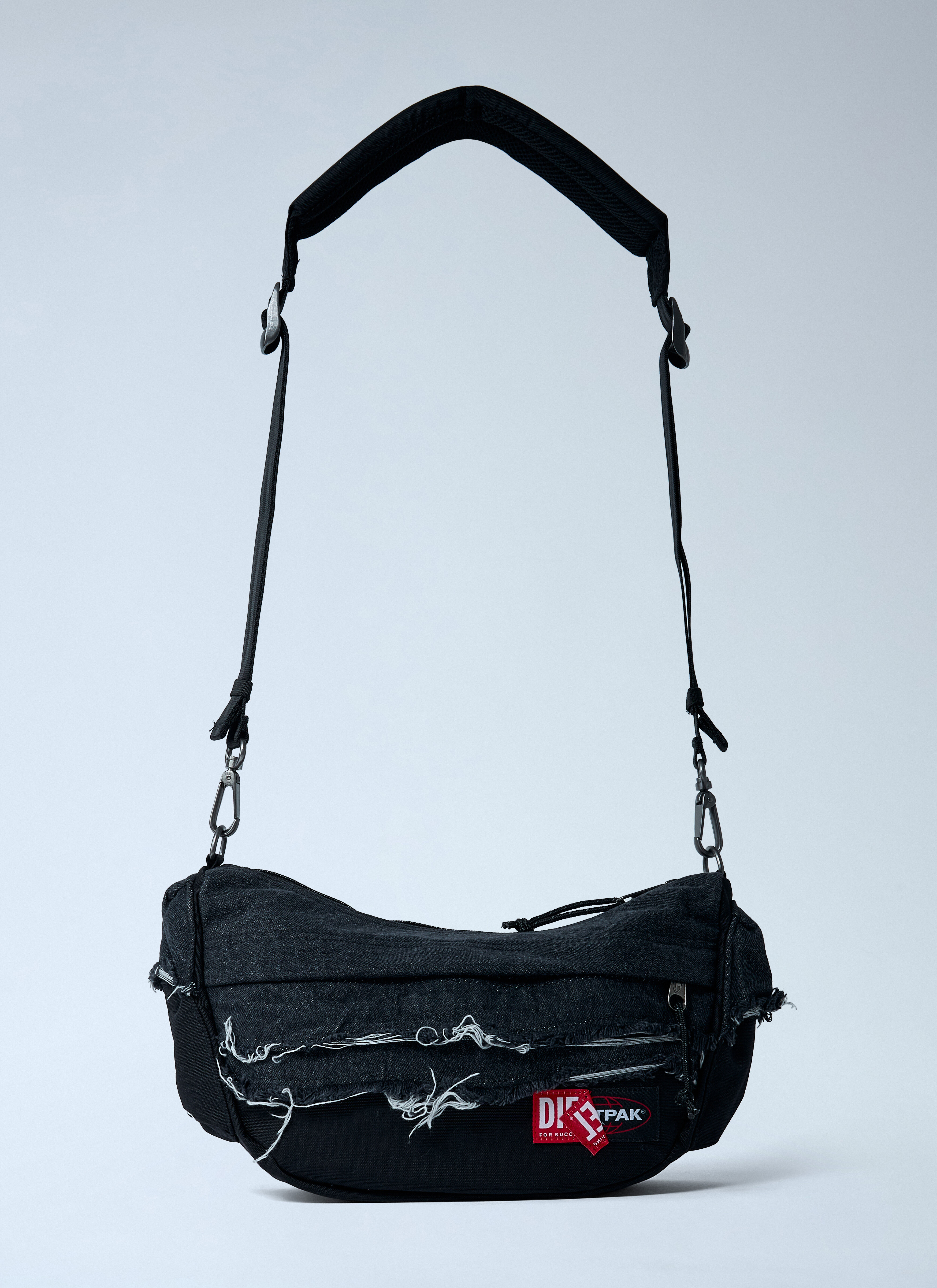 DIESEL グラフィックショルダーバッグ Diesel x Eastpak レディース ダメージ加工ロゴパッチショルダーバッグ