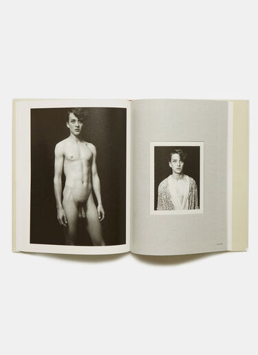 Books 8 Women - Collier Schorr Black don0590124