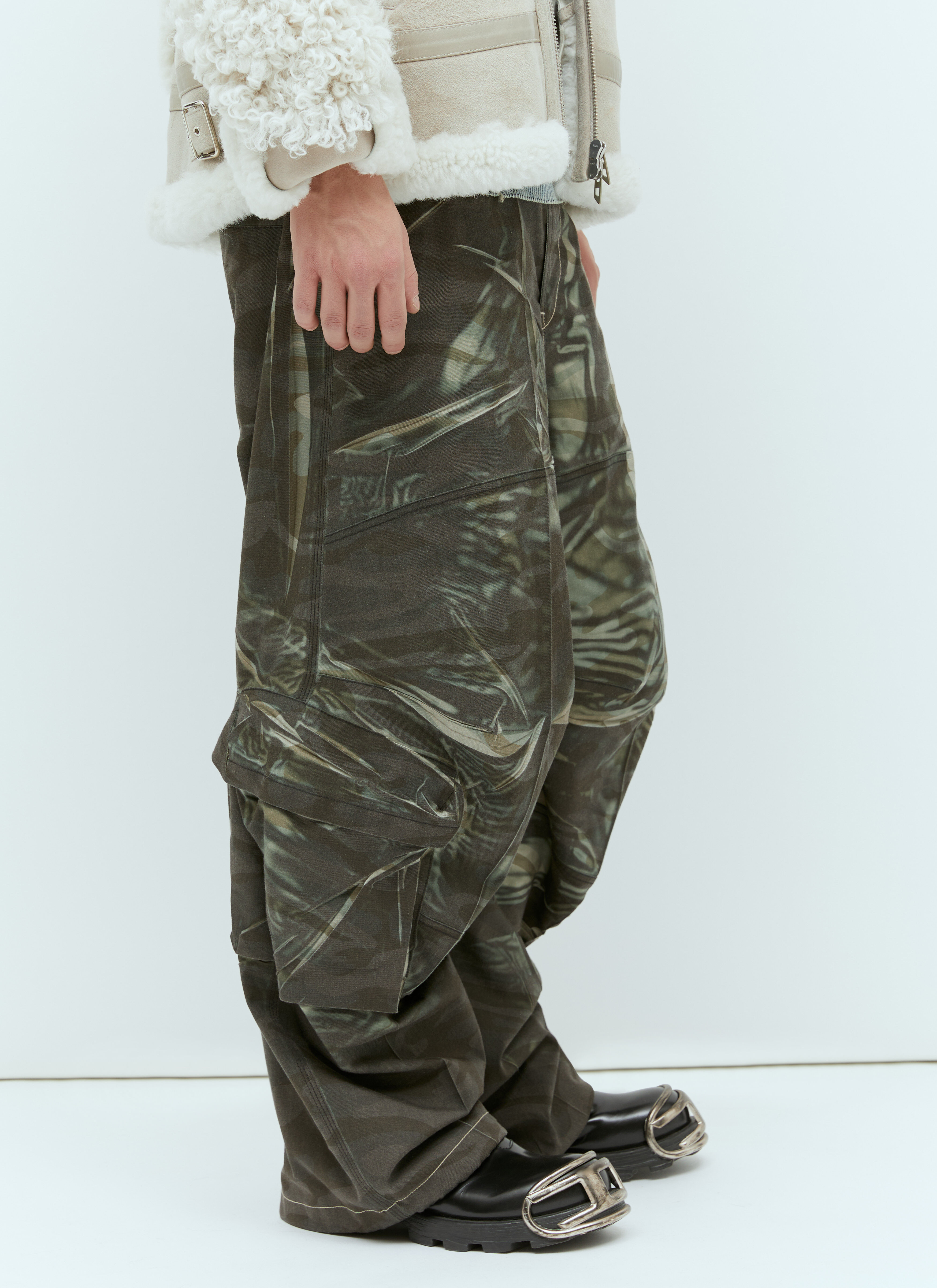 2024AW DIESEL P-ARNE-FEM-P1 総柄カーゴパンツ Diesel Men's' P-Arne Printed Pants in Grey | LN-CC®