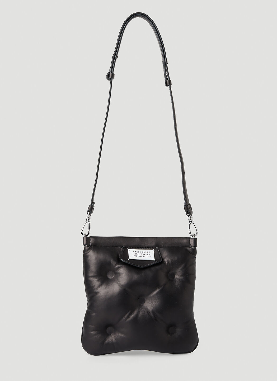 Flat shoulder outlet bag