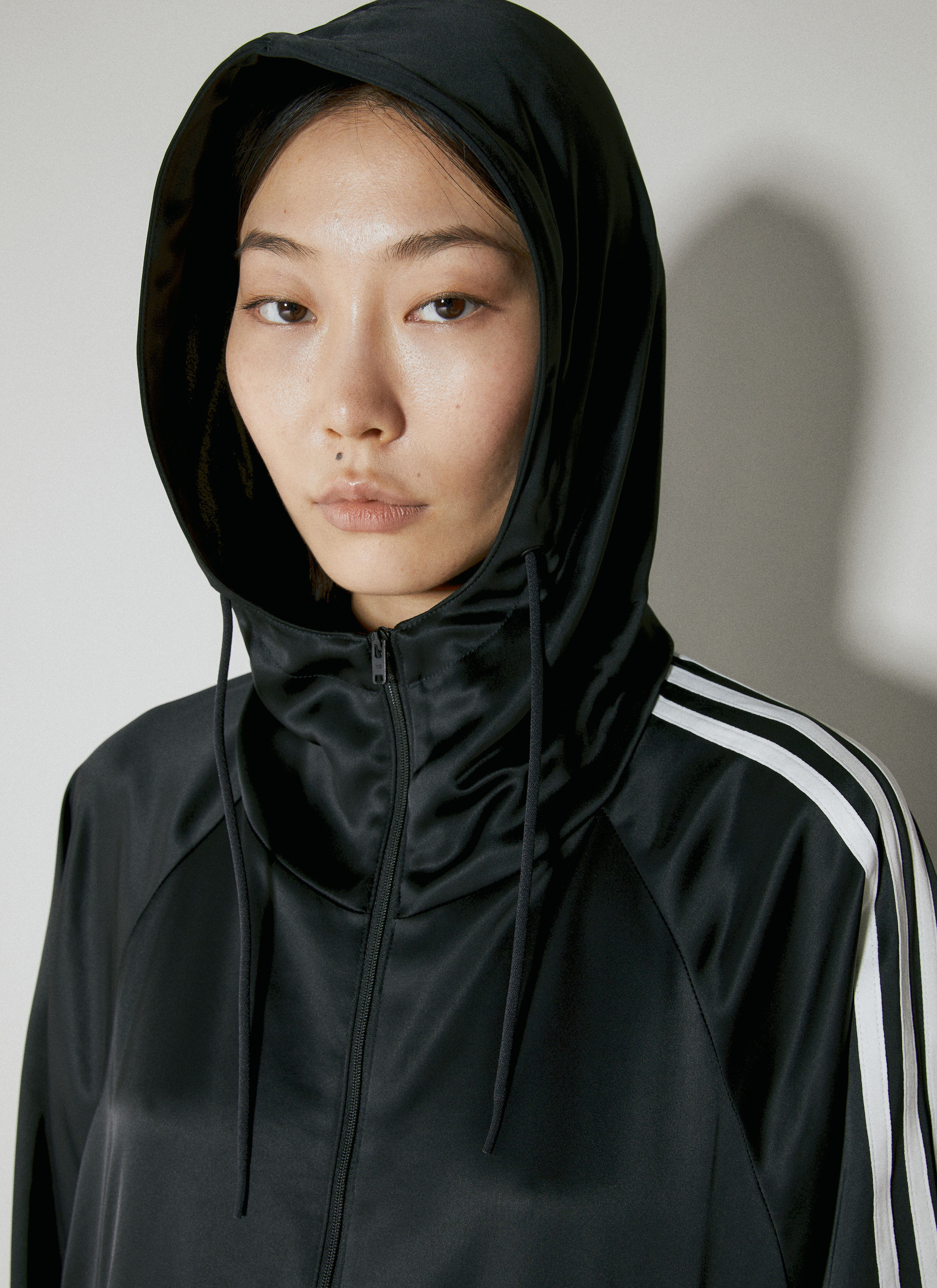 Y 3 Satin Hooded Track Jacket in Black fur Damen LN CC
