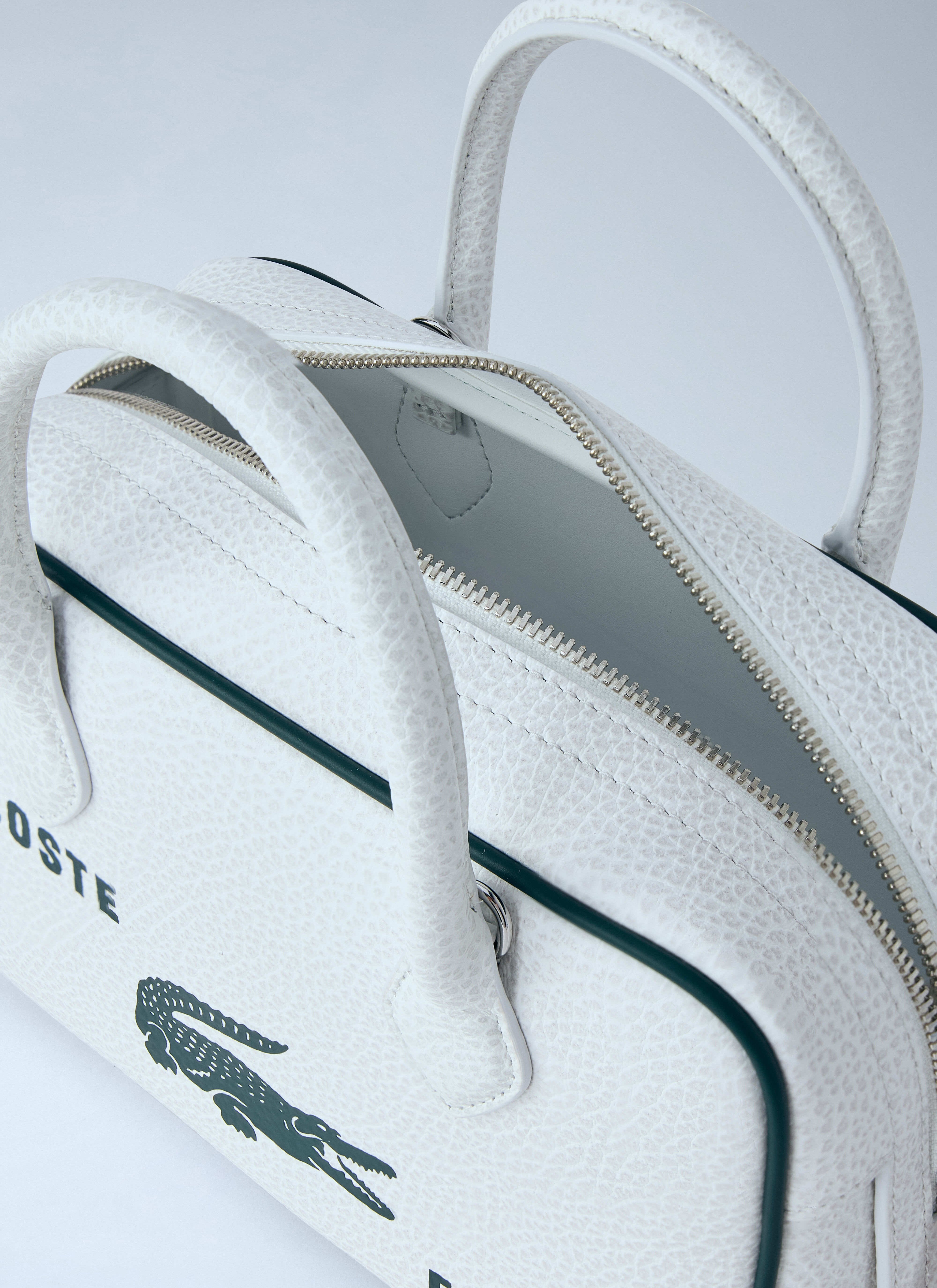 Lacoste レディース ランウェイ スモールプリントレザー ジムバッグ の
