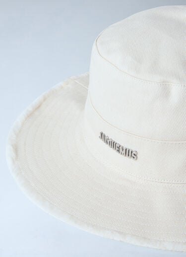 LN-CC® - Jacquemus: Le Bob Artichaut Bucket Hat - White Jacquemus Le Bob Artichaut Bucket Hat White jac0366001