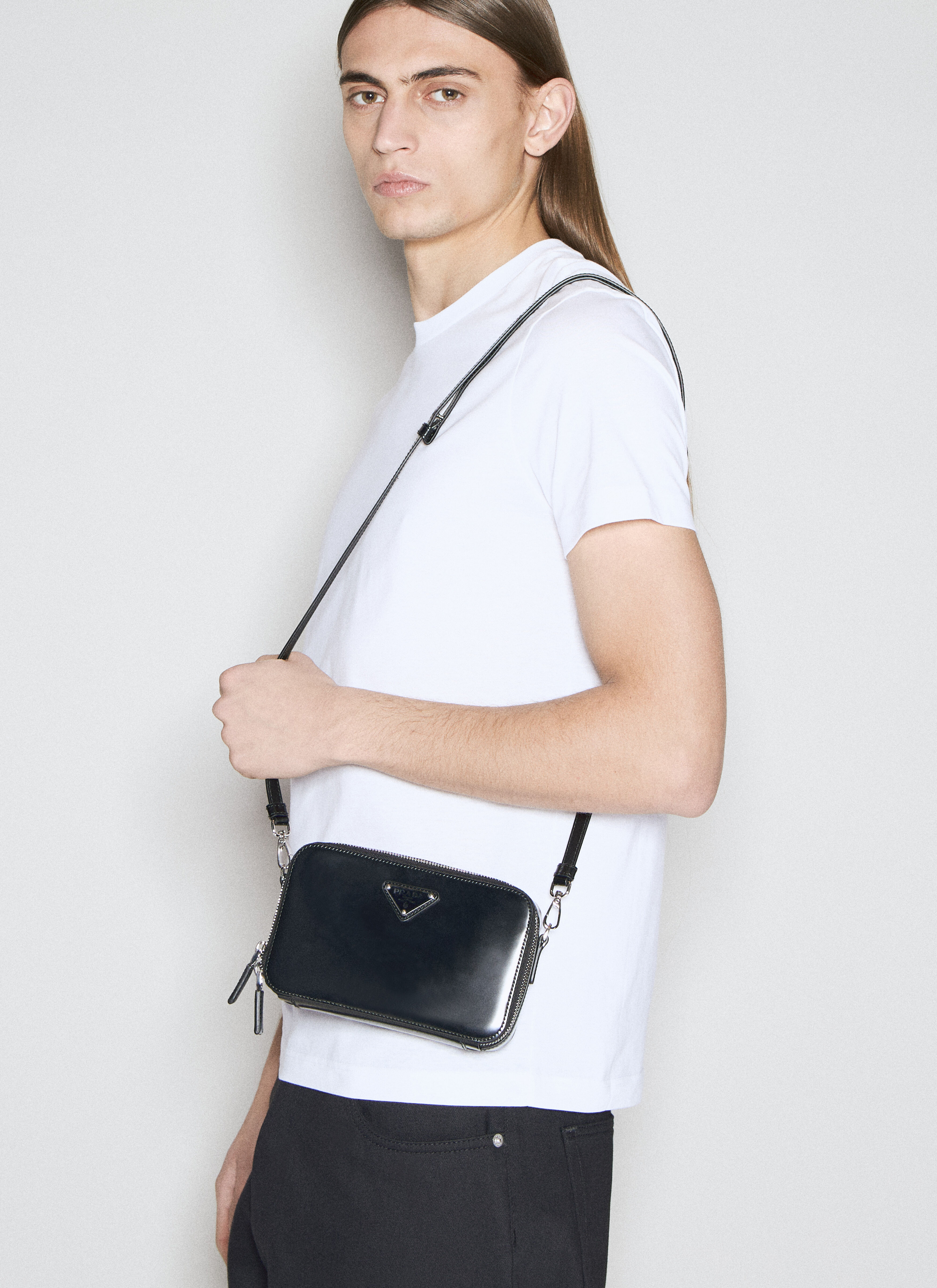 Prada Brique Brushed Leather Crossbody Bag en Black pour homme LN CC