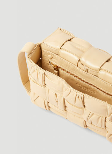 Bottega Veneta 카세트 플리세 숄더백 베이지 bov0251018