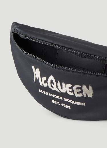 Alexander McQueen 그래피티 로고 벨트 백 블랙 amq0147062