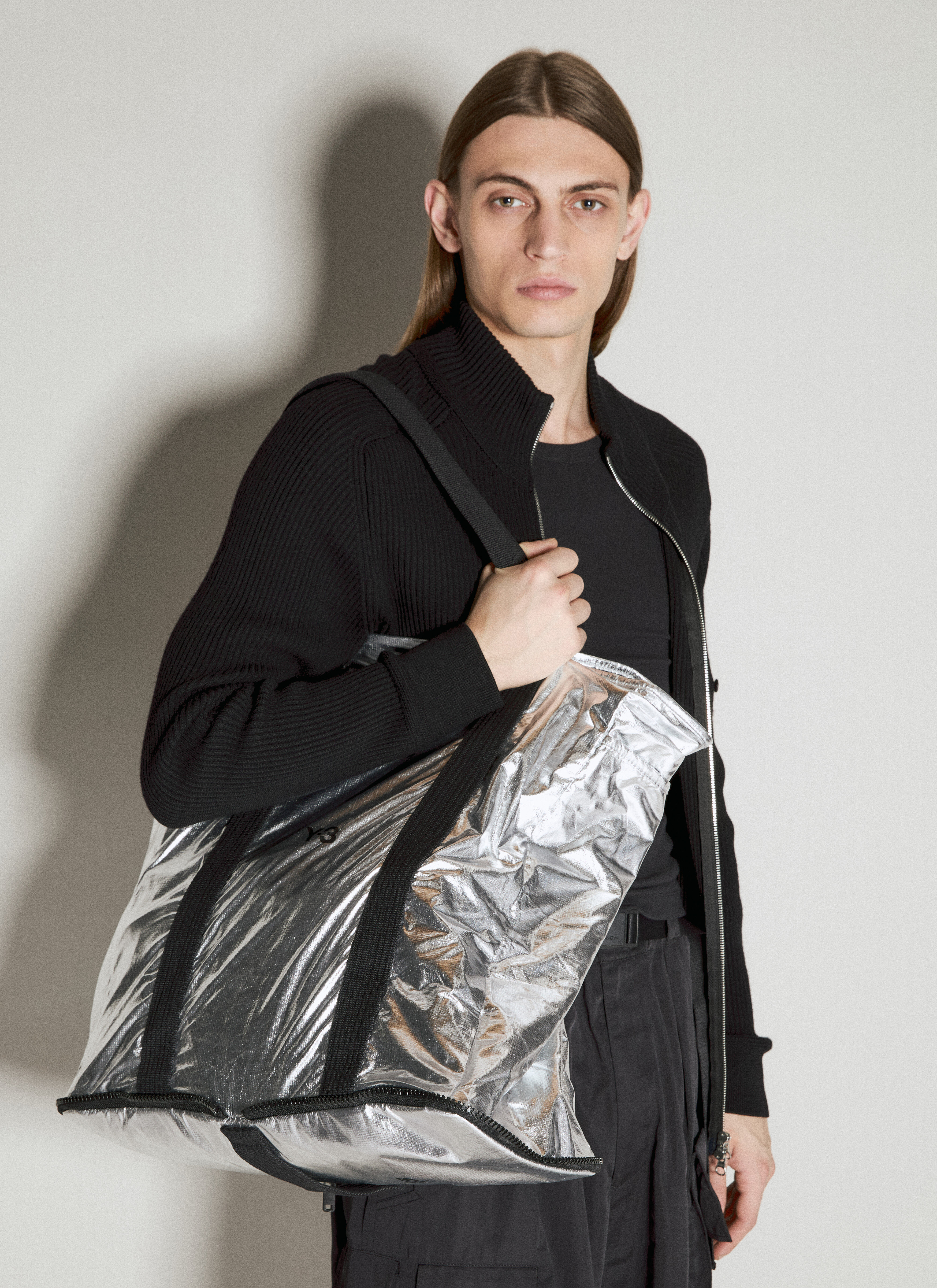 Silver beach shop bag with zip