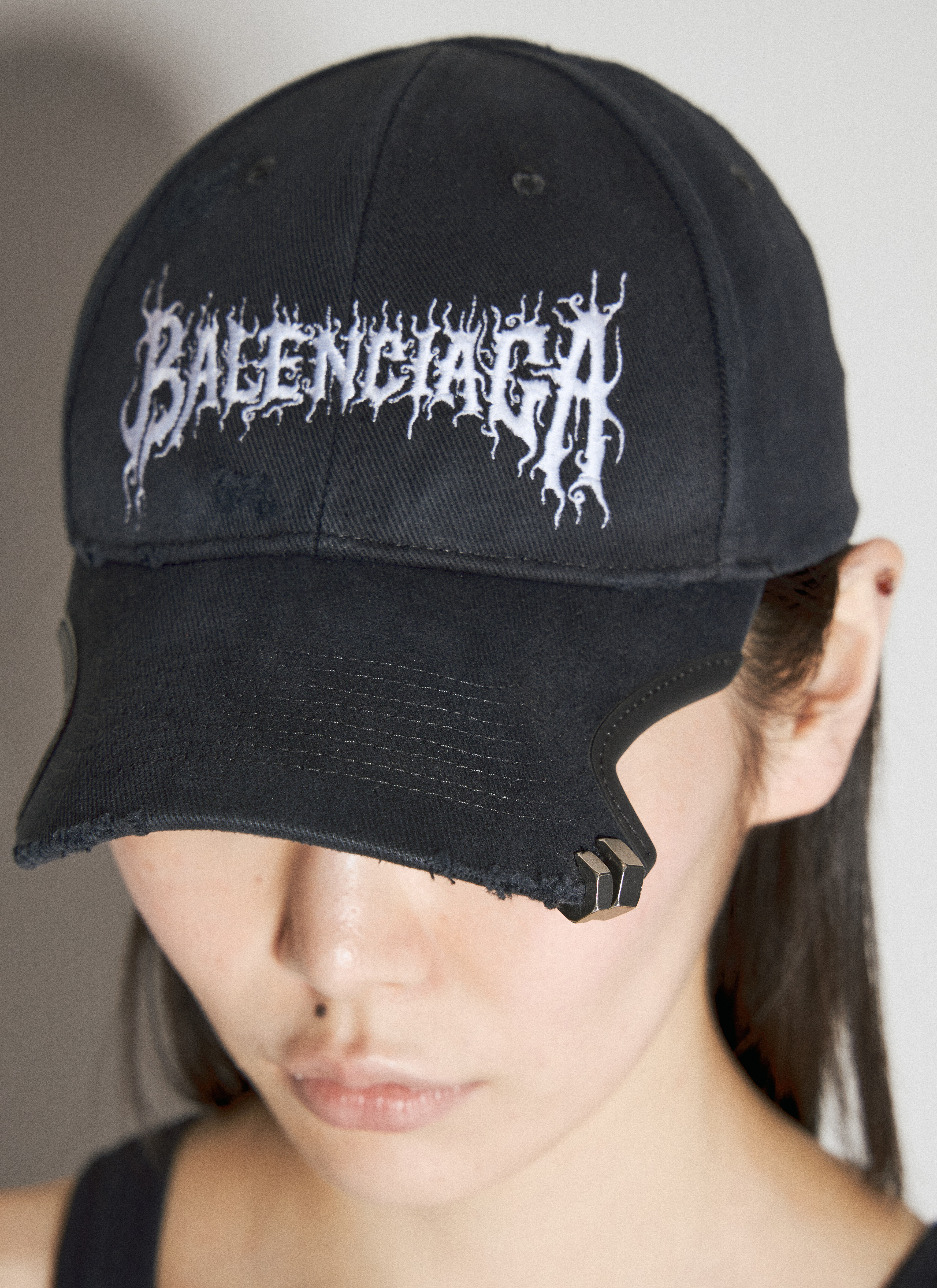 Balenciaga femme hat new arrivals