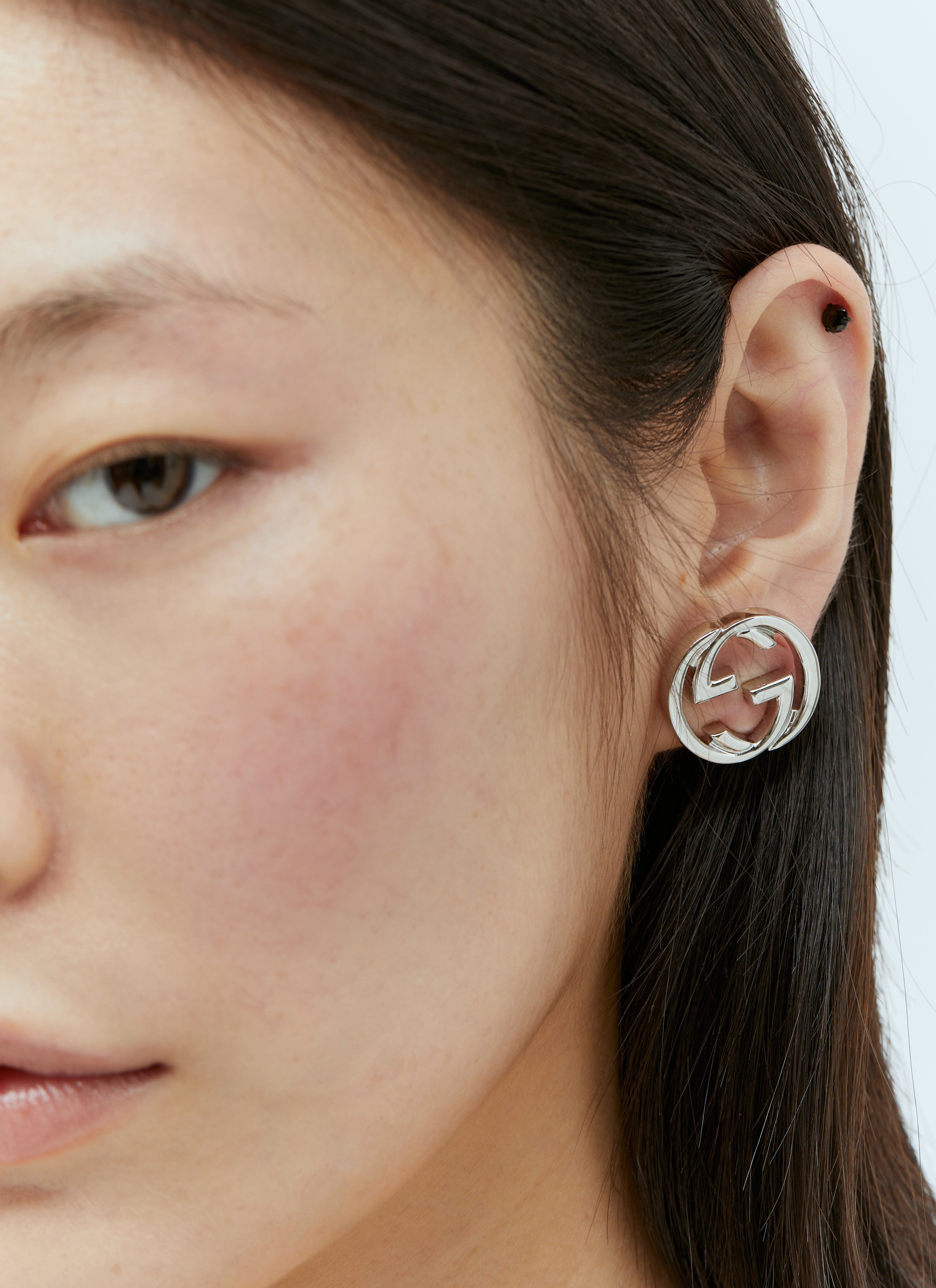 【Gucci】ピアス Interlocking G Silver Pierce Gucci Interlocking stud earrings in 925 sterling silver