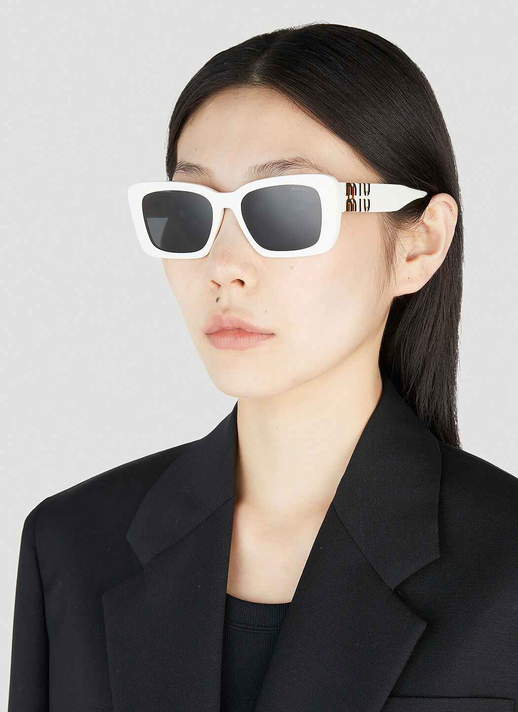 Miu Miu Women s Glimpse Rectangular Sunglasses in White LN CC