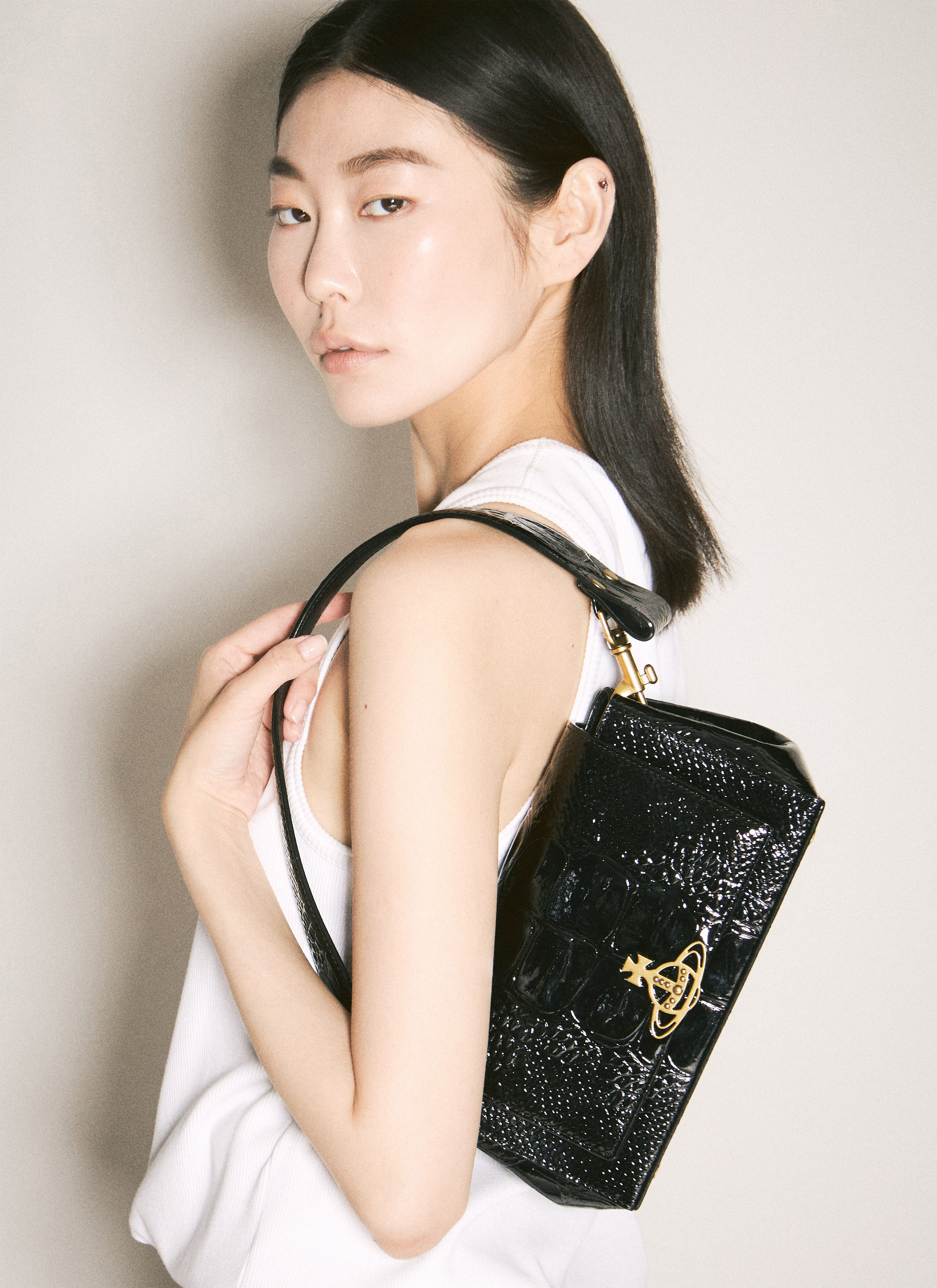【予約】 Medium Hazel Women's' Westwood Vivienne Handbag Black in 時計