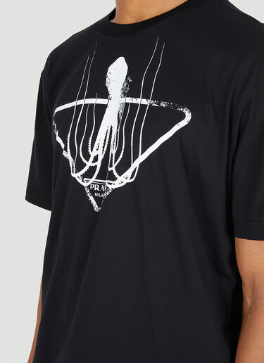 Prada ロゴ グラフィックTシャツ ブラック pra0148026