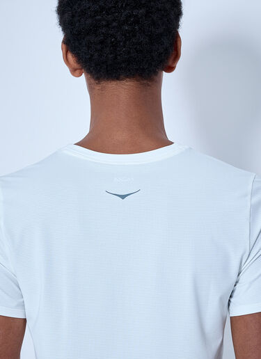 LN-CC® - HOKA: EveryRun Short Sleeve T-Shirt - White HOKA EveryRun Short Sleeve T-Shirt White hok0365030