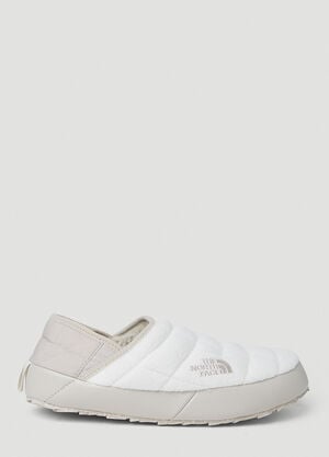 The North Face Mountain Essentials Thermoball V Traction Winter Mules White tnf0250057