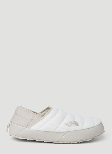 The North Face Mountain Essentials Thermoball V Traction Winter Mules White tnf0250057
