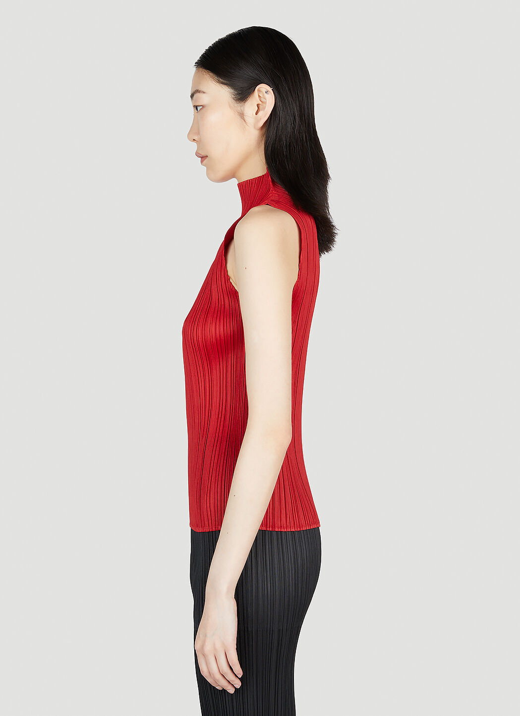 Pleats Please Issey Miyake Pleated Mock Neck Top in Red für Damen
