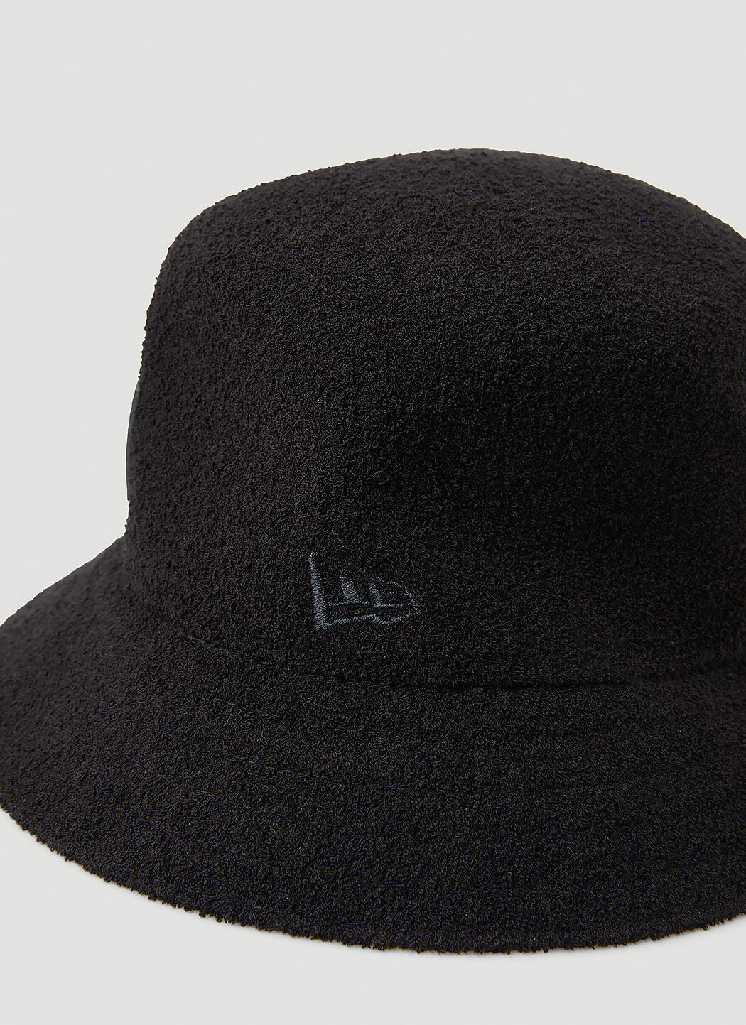 Yohji Yamamoto x New Era Logo Patch Bucket Hat in Black | LN-CC®