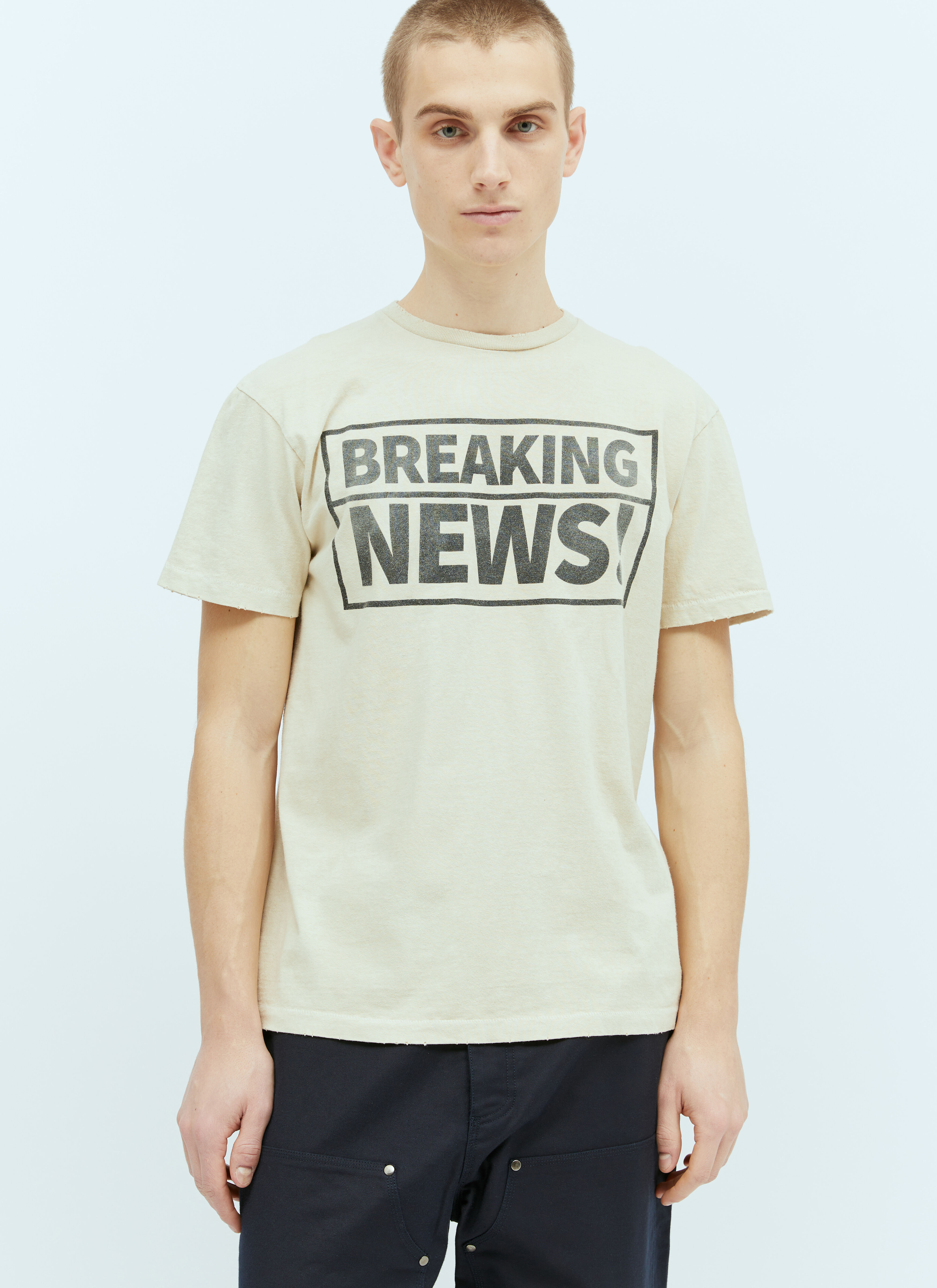 Gallery Dept. ギャラリーデプトBREAKING NEWS TEE Gallery Dept. Men's' Breaking News T-Shirt in Beige | LN-CC®