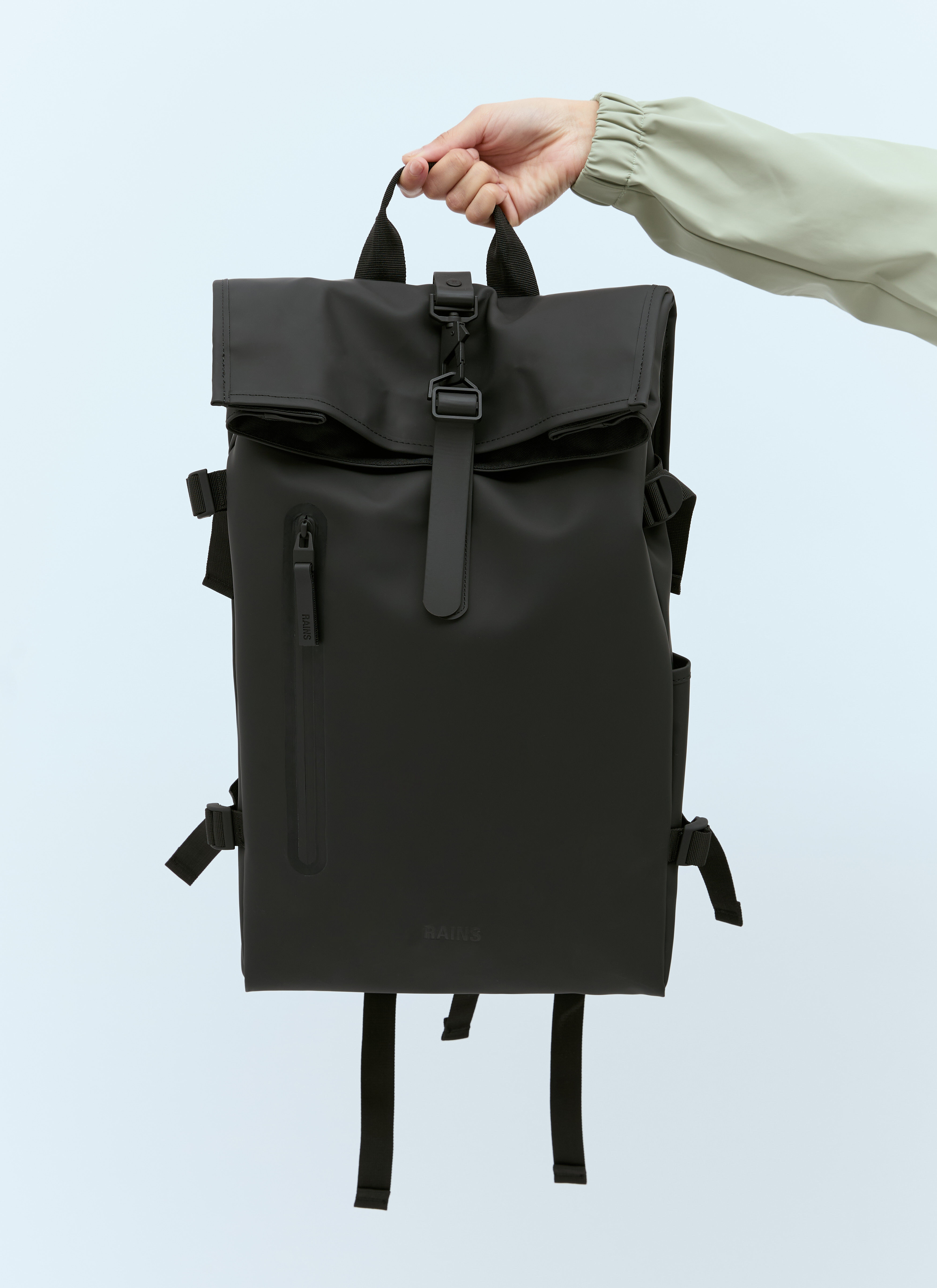 Rains rolltop rucksack black 2025
