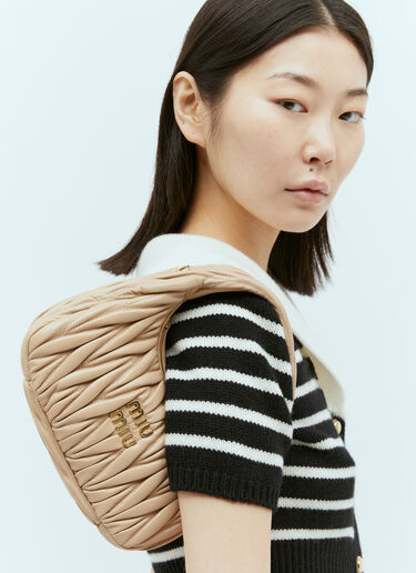 Miu Miu 원더 마틀라세 호보 숄더백 베이지 miu0256020