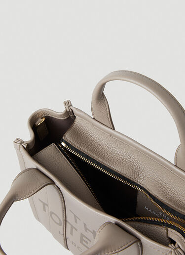 Marc Jacobs 디보싱 미니 토트 백 그레이 mcj0247053