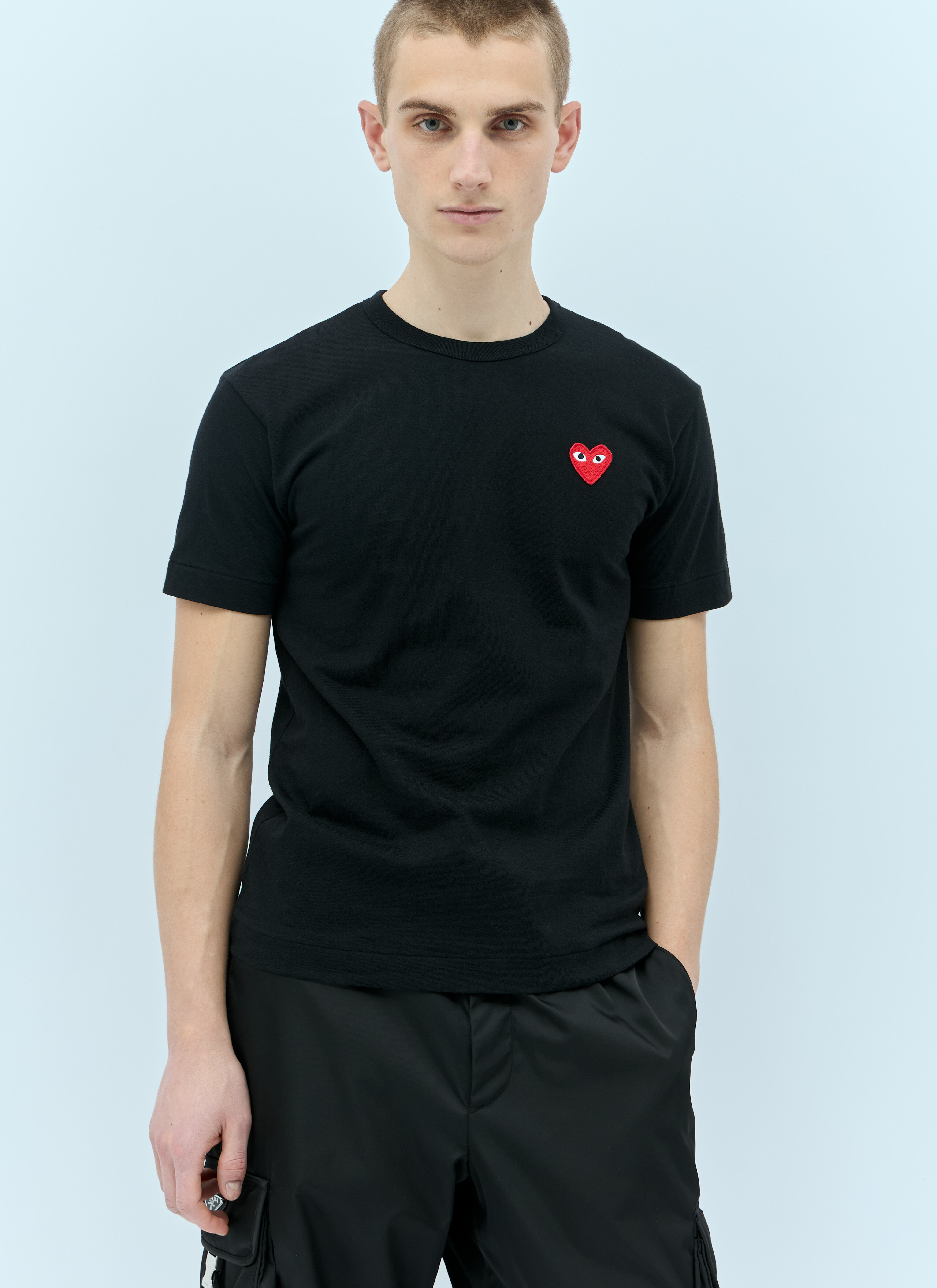 Comme Des Garçons PLAY 로고 패치 티셔츠  블랙 cpl0356001