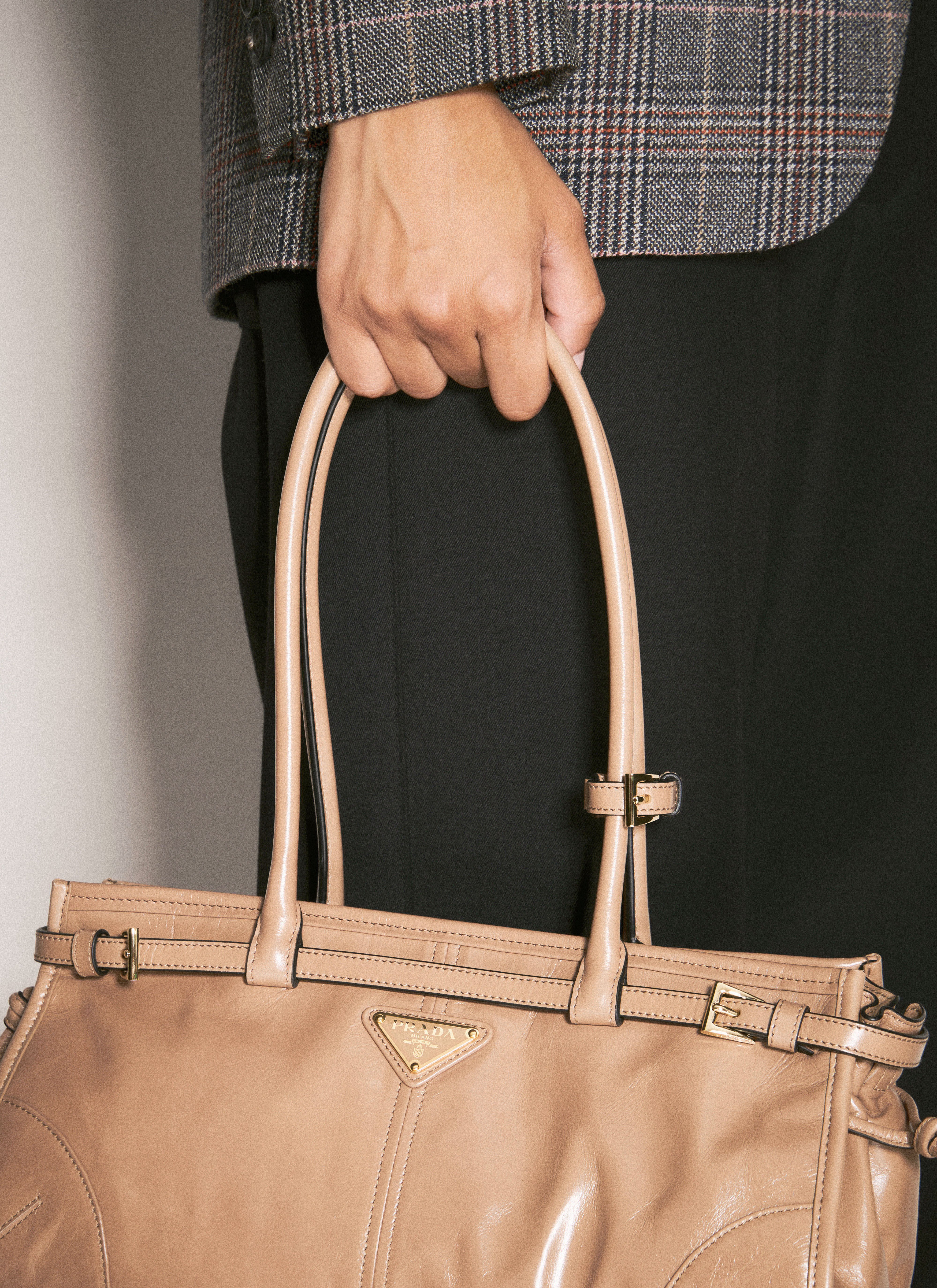 Prada Medium Leather Handbag en Brown pour femme LN CC